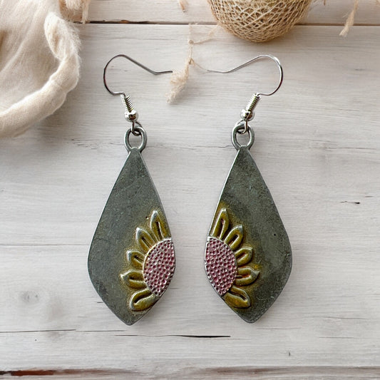 Teardrop Earrings with Sunflowers: Nature-Inspired Accessories