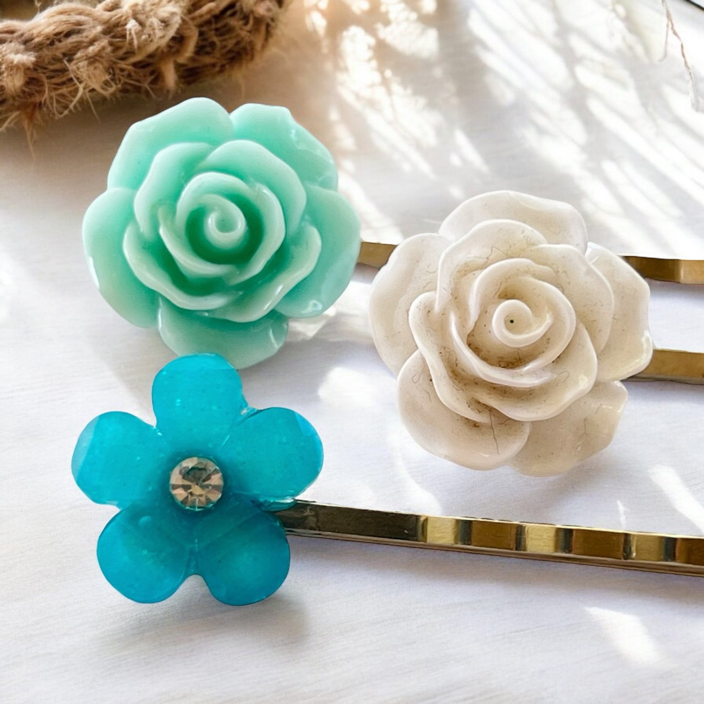 Blue & White Floral Hair Pins Set: Delicate Accessories for Elegant Hairstyles