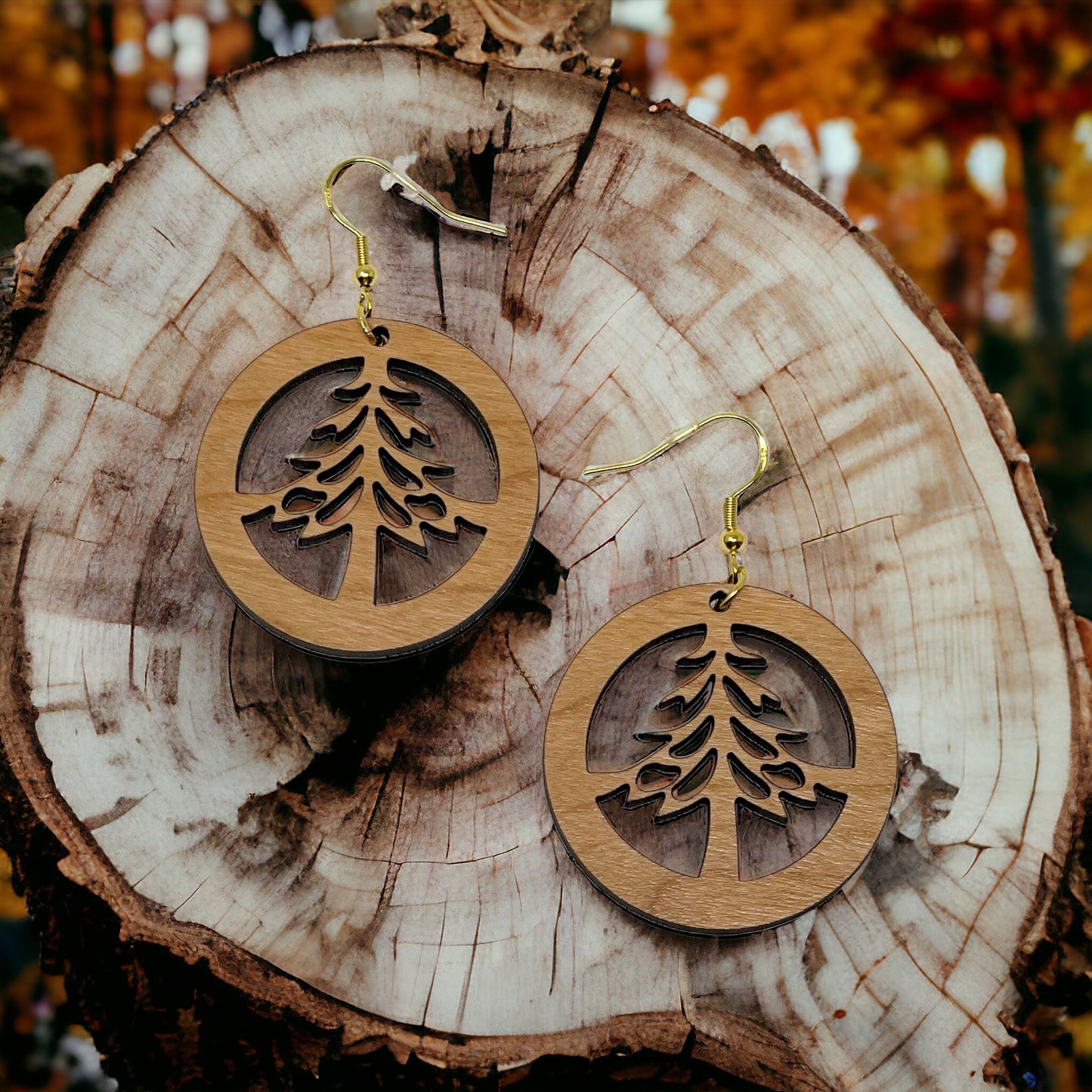 Rustic Dangle Earring with Pine Tree Design - Cute Winter Holiday Accessory, Nature-Inspired Jewelry for a Cozy and Rustic Look