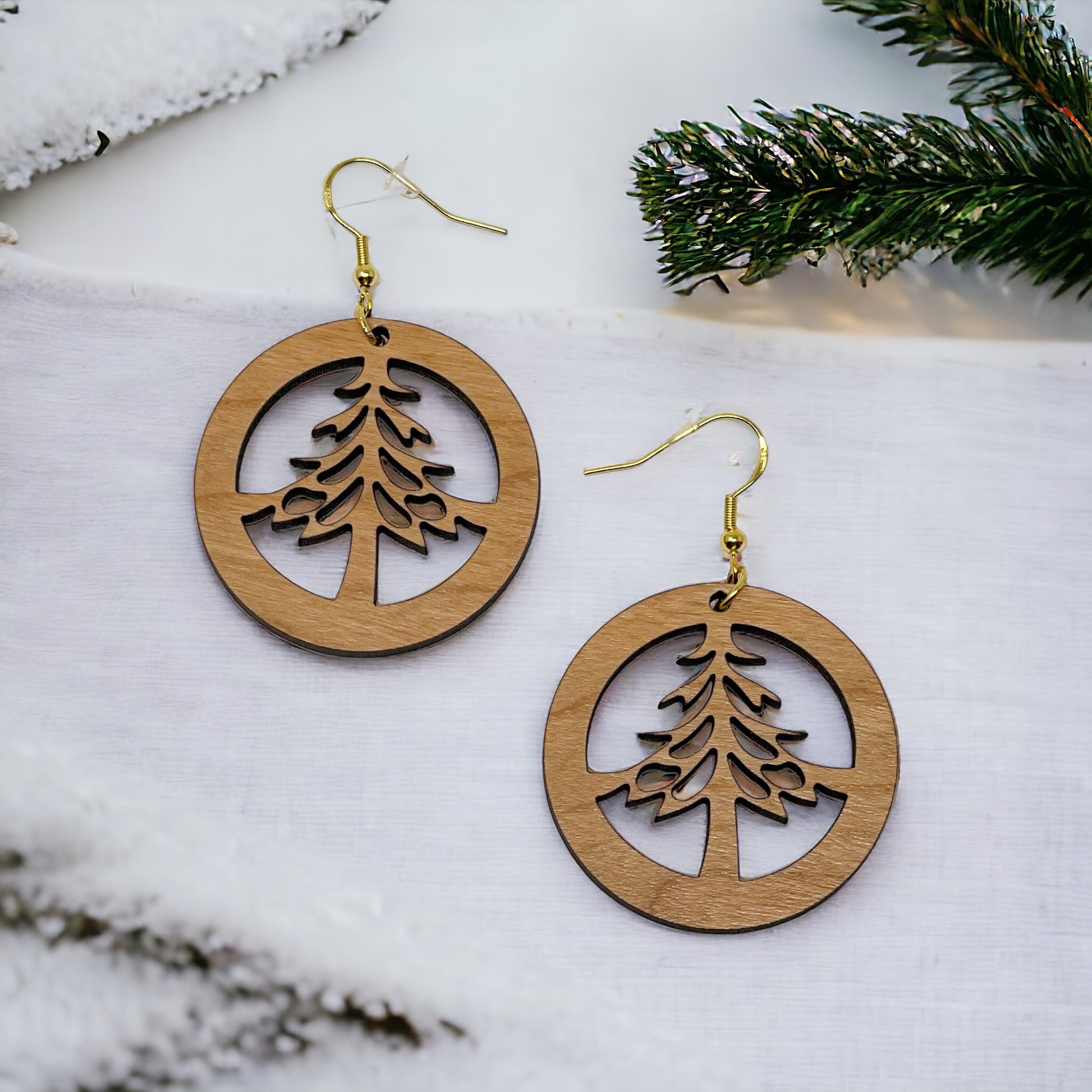 Rustic Dangle Earring with Pine Tree Design - Cute Winter Holiday Accessory, Nature-Inspired Jewelry for a Cozy and Rustic Look