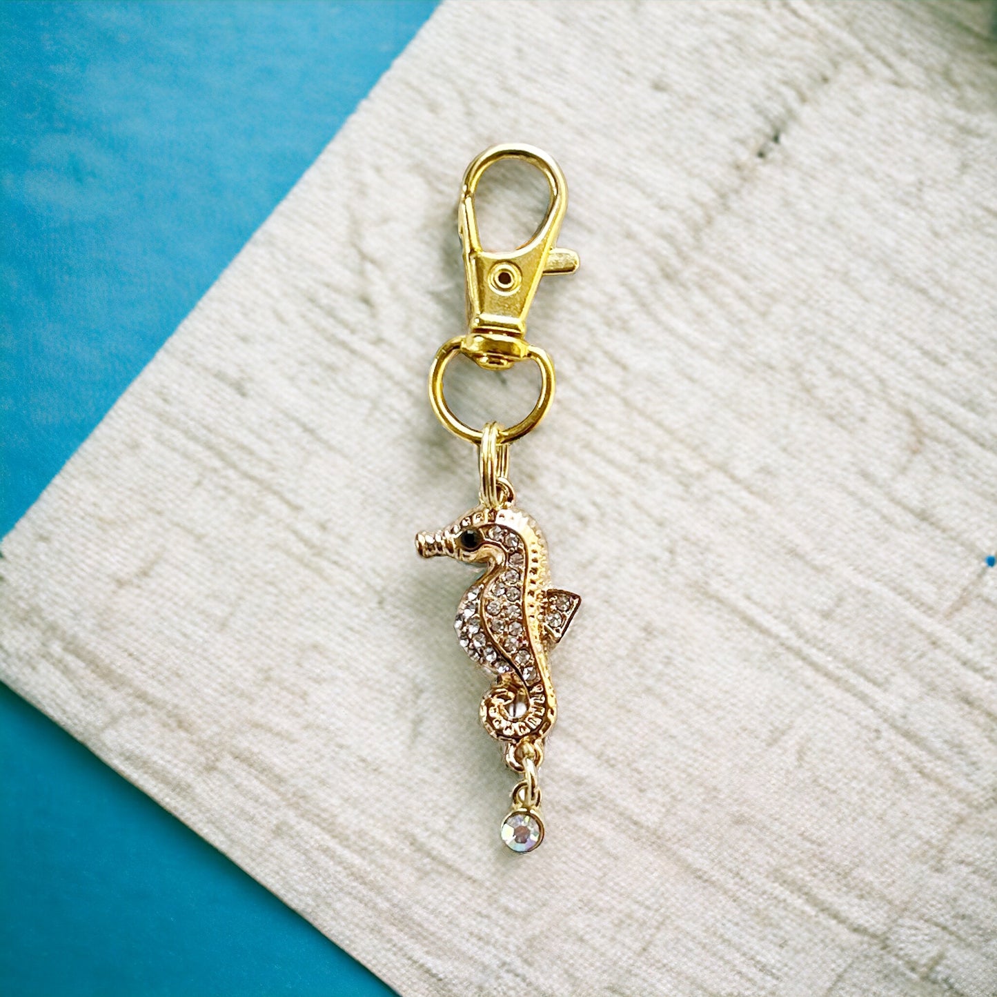 Seahorse Zipper Pull Keychain Purse Charm: Sparkling Rhinestones for Beachy Vibes