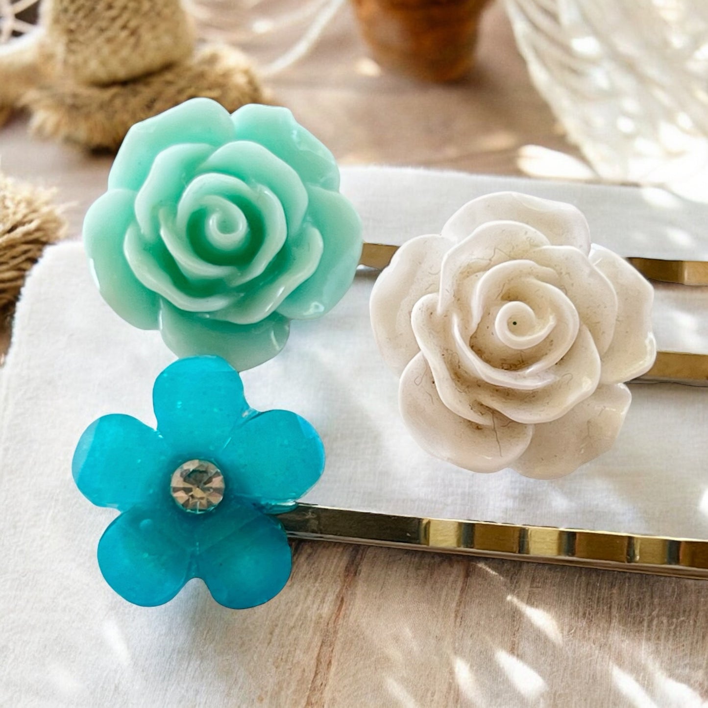 Blue & White Floral Hair Pins Set: Delicate Accessories for Elegant Hairstyles