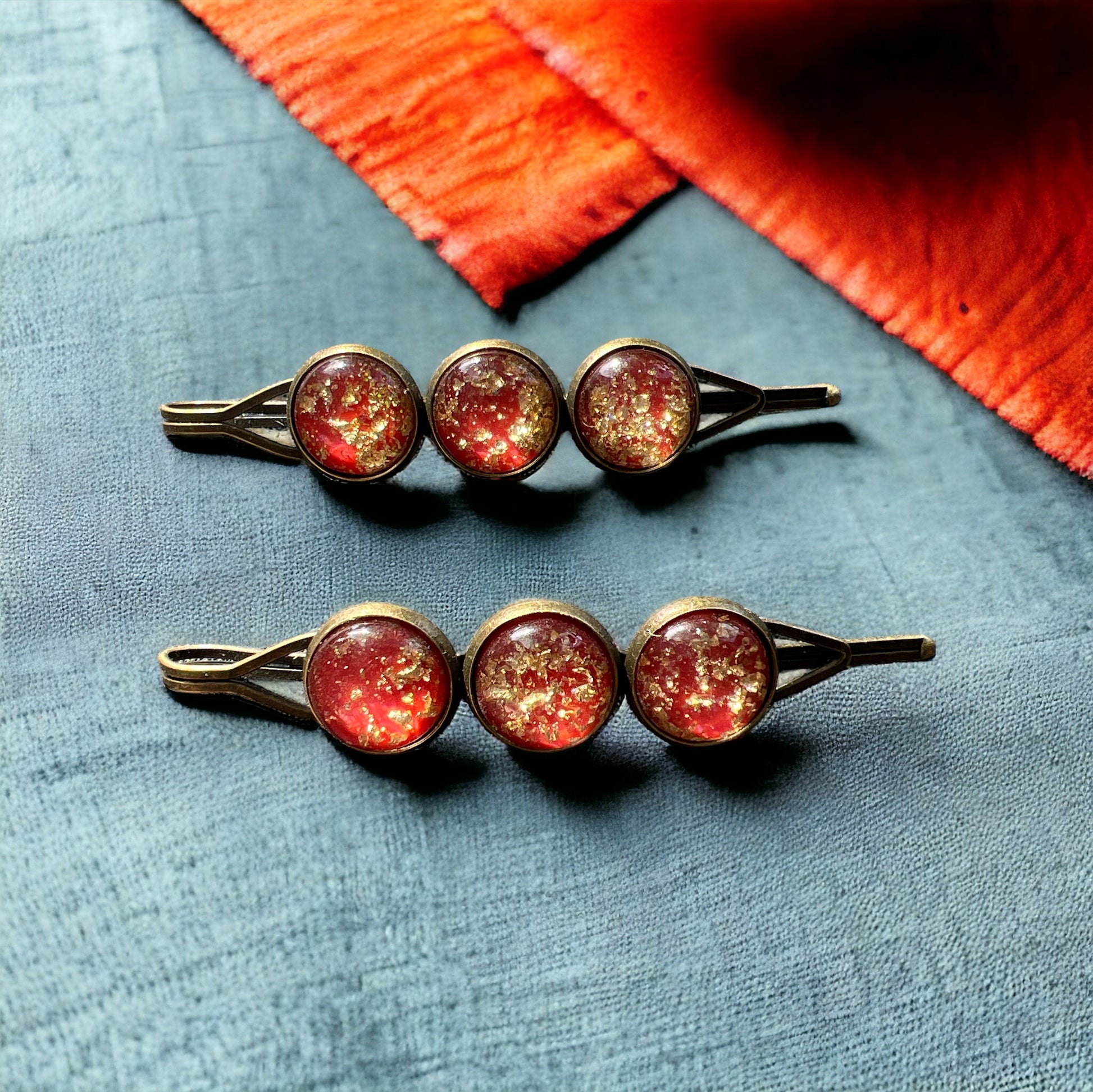 Red Gold Flake Glitter Hair Pins: Sparkling Accents for Glamorous Hairstyles