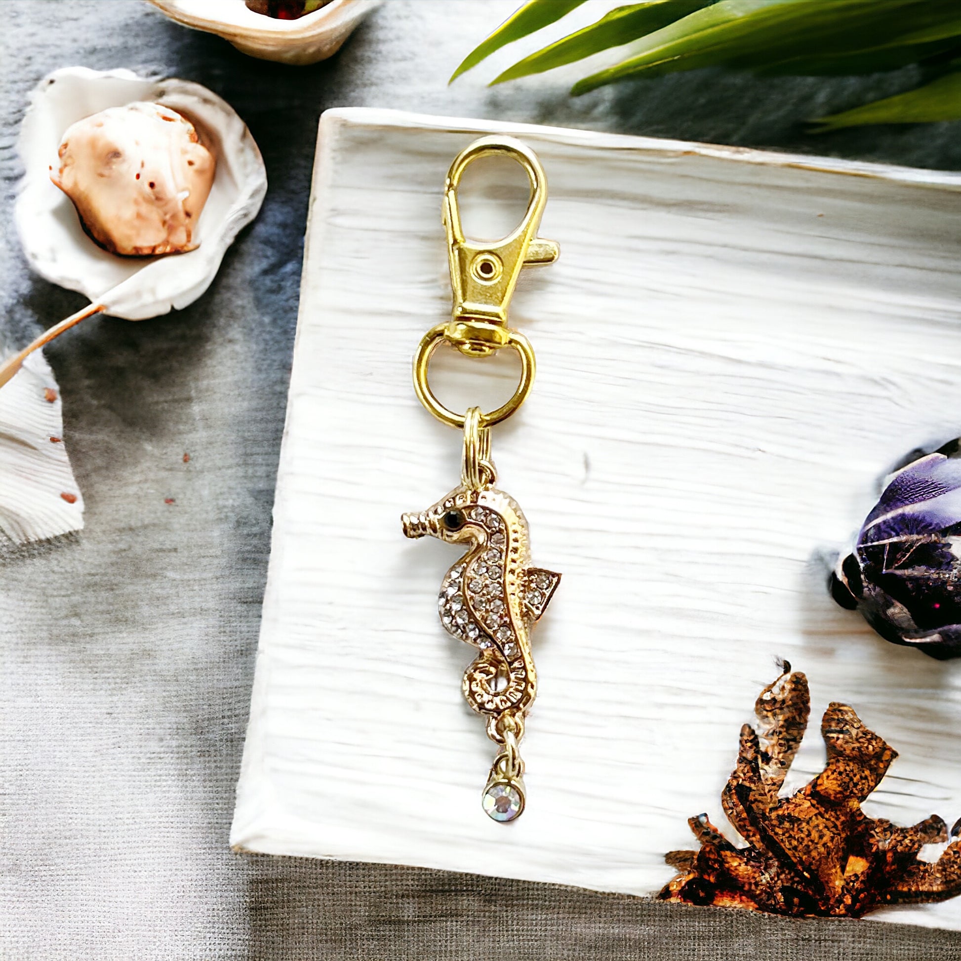 Seahorse Zipper Pull Keychain Purse Charm: Sparkling Rhinestones for Beachy Vibes