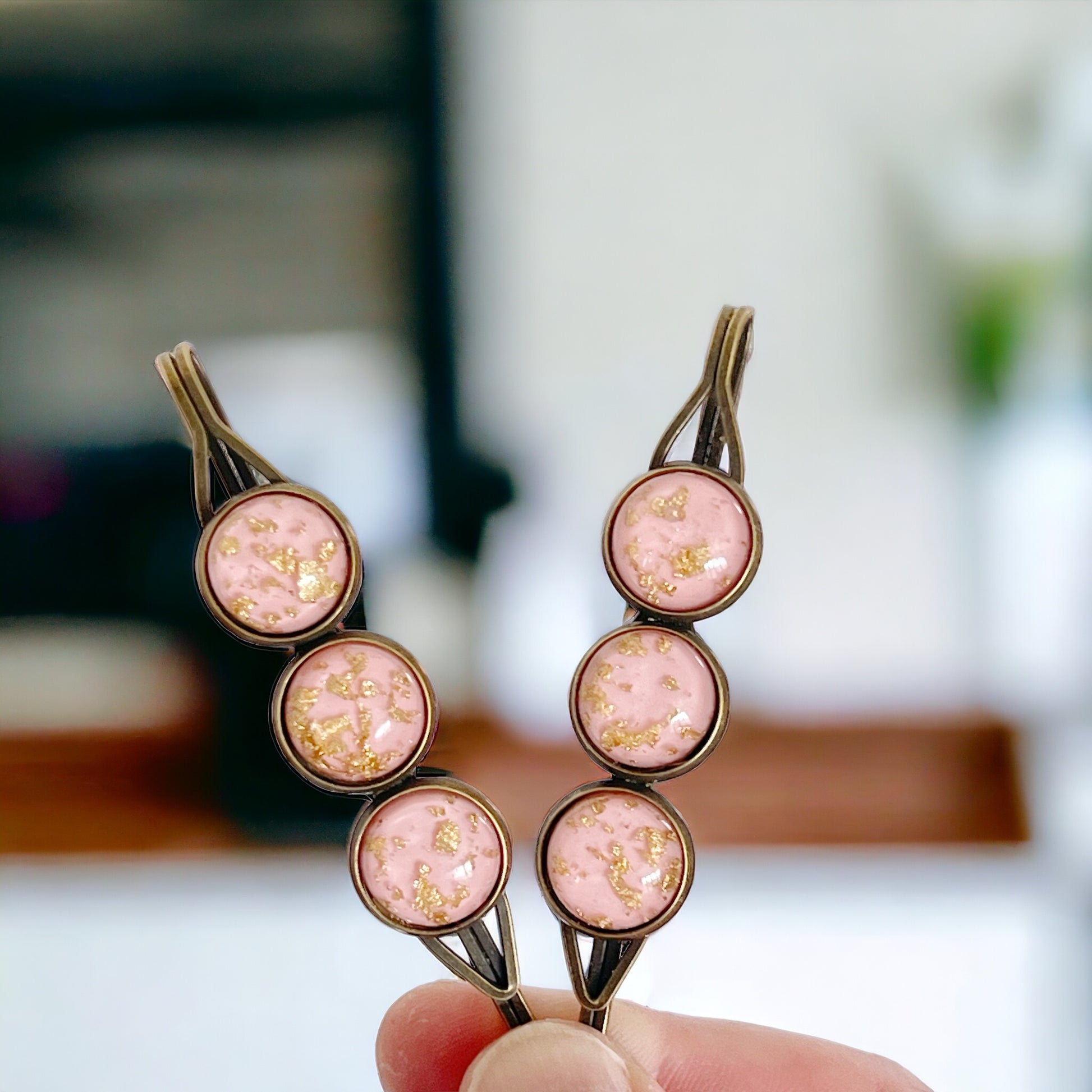 Pink Gold Flake Glitter Hair Pins: Sparkling Accessories for Stylish Hairdos