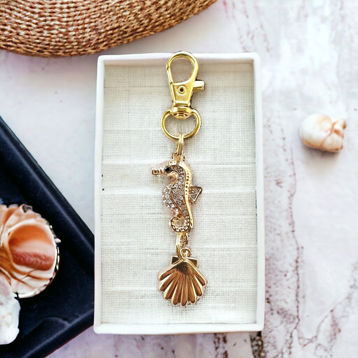 Seahorse Zipper Pull Keychain Purse Charm: Sparkling Rhinestones & Shells for Beachy Vibes