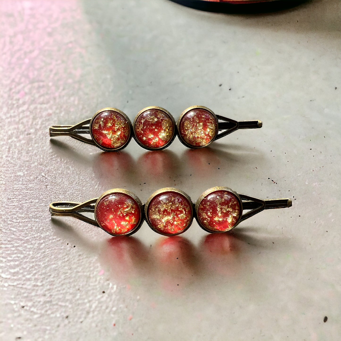 Red Gold Flake Glitter Hair Pins: Sparkling Accents for Glamorous Hairstyles