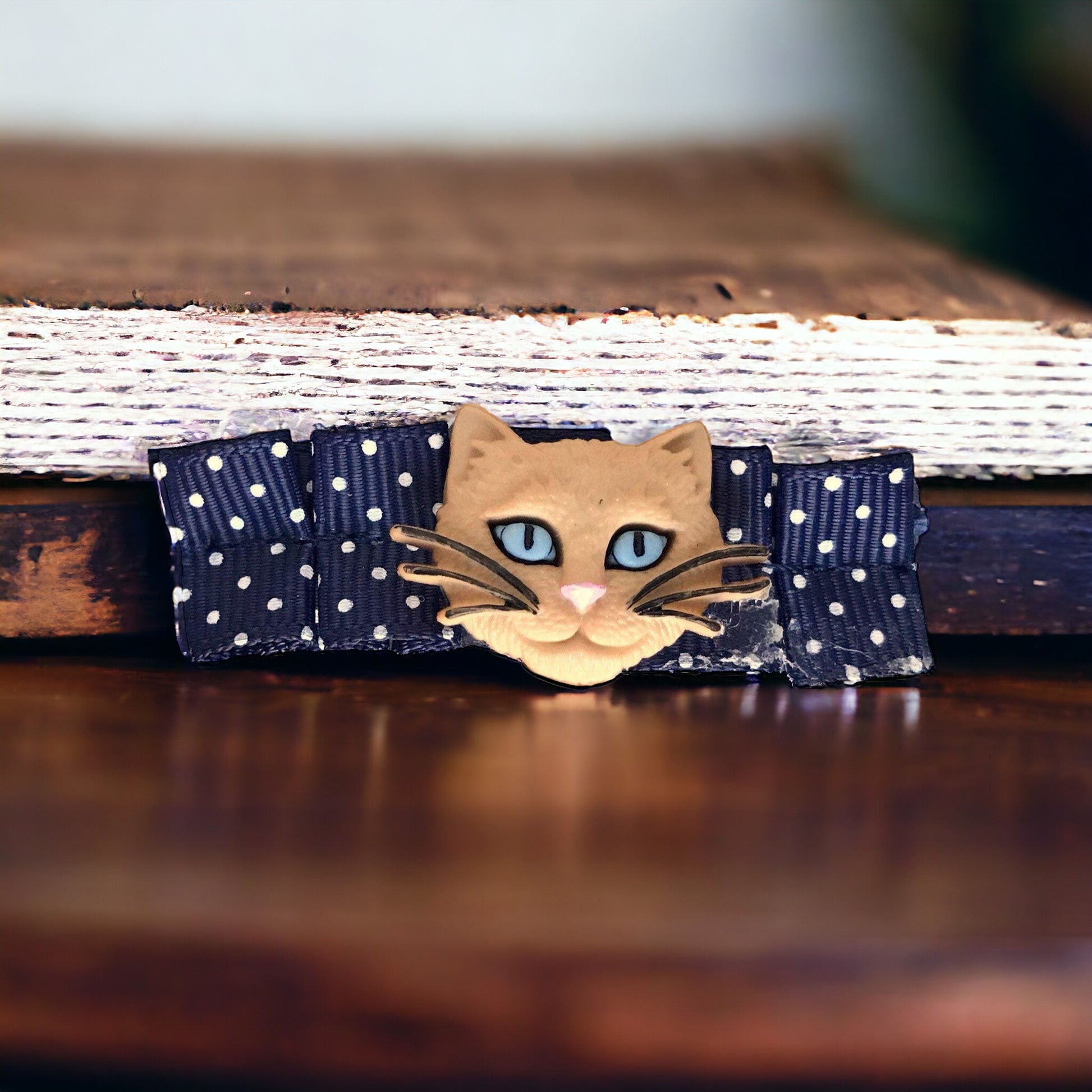 Tan Cat Blue Polka-Dot Hair Clip - Adorable Feline-Inspired Accessory