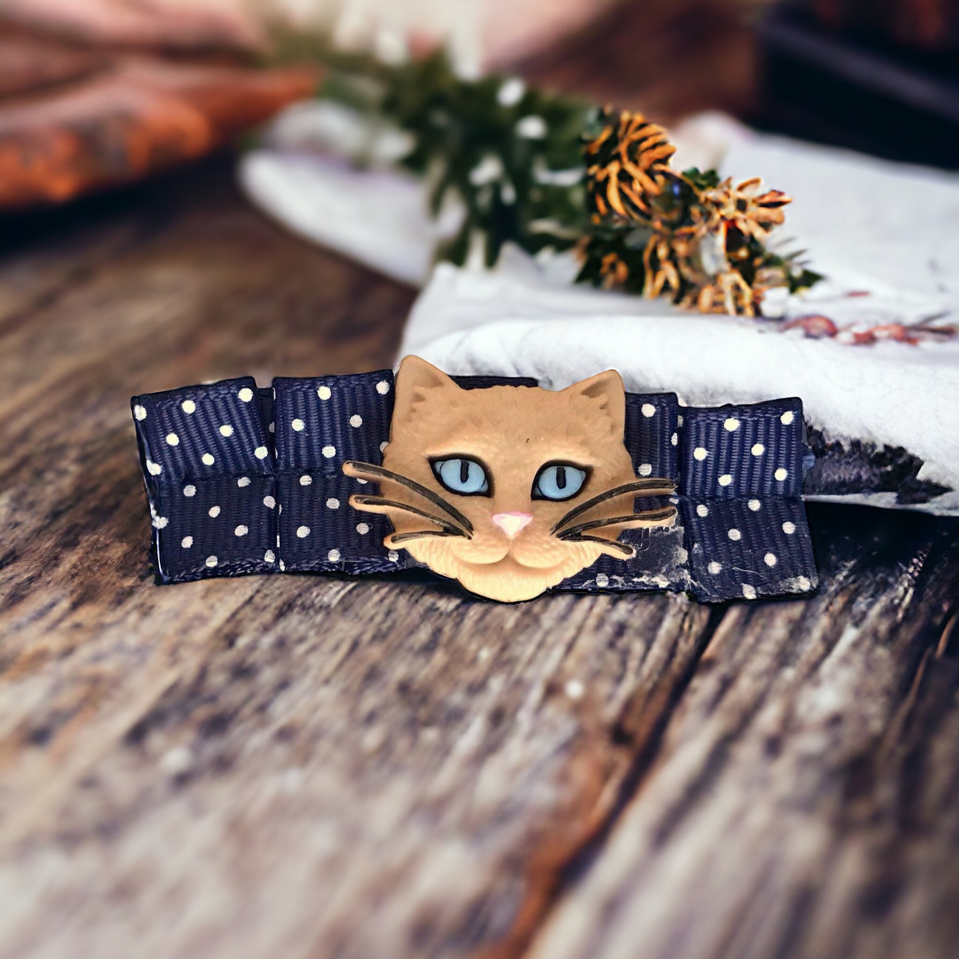 Tan Cat Blue Polka-Dot Hair Clip - Adorable Feline-Inspired Accessory