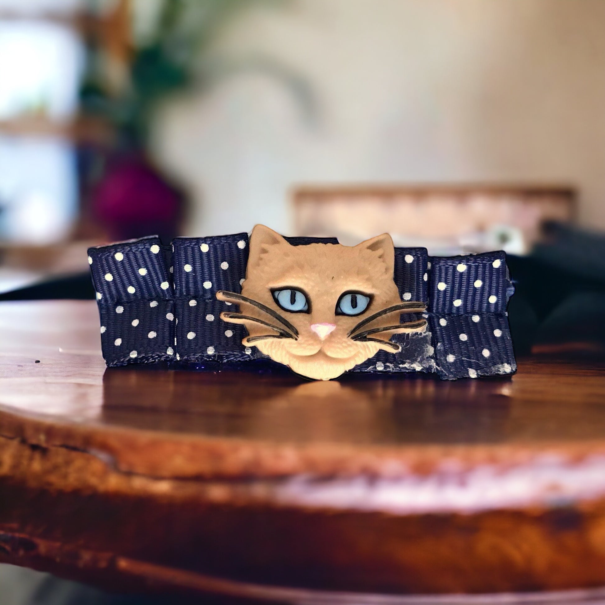 Tan Cat Blue Polka-Dot Hair Clip - Adorable Feline-Inspired Accessory