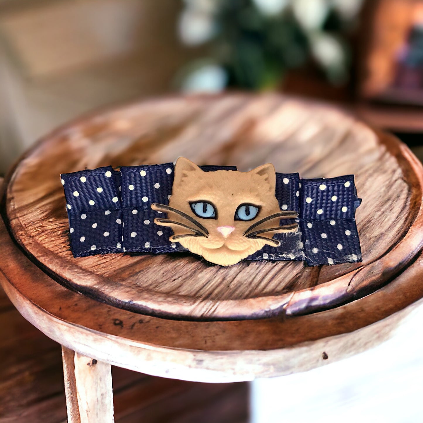 Tan Cat Blue Polka-Dot Hair Clip - Adorable Feline-Inspired Accessory