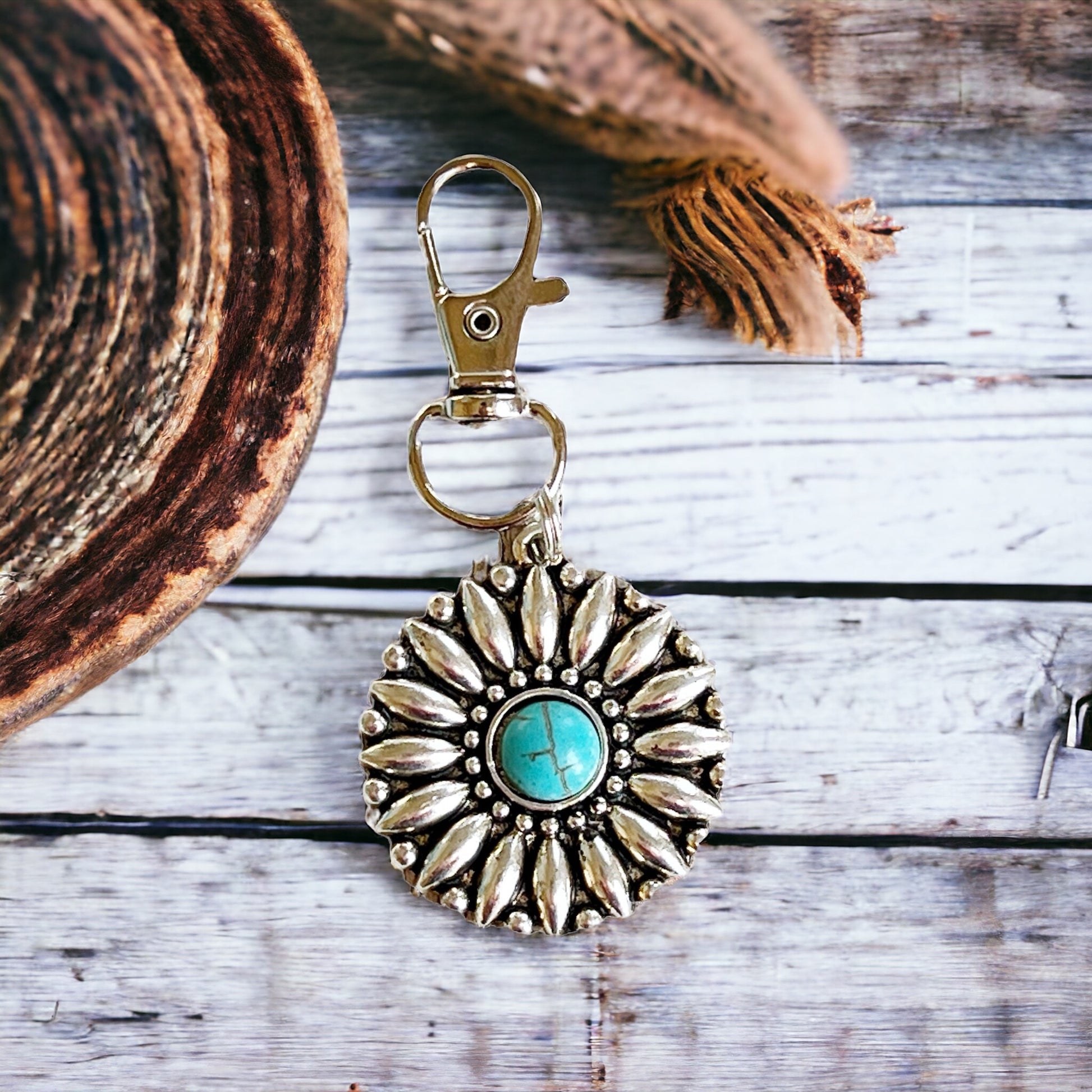 Western Turquoise Medallion Zipper Pull: Stylish Handbag Accent with Southwestern Flair