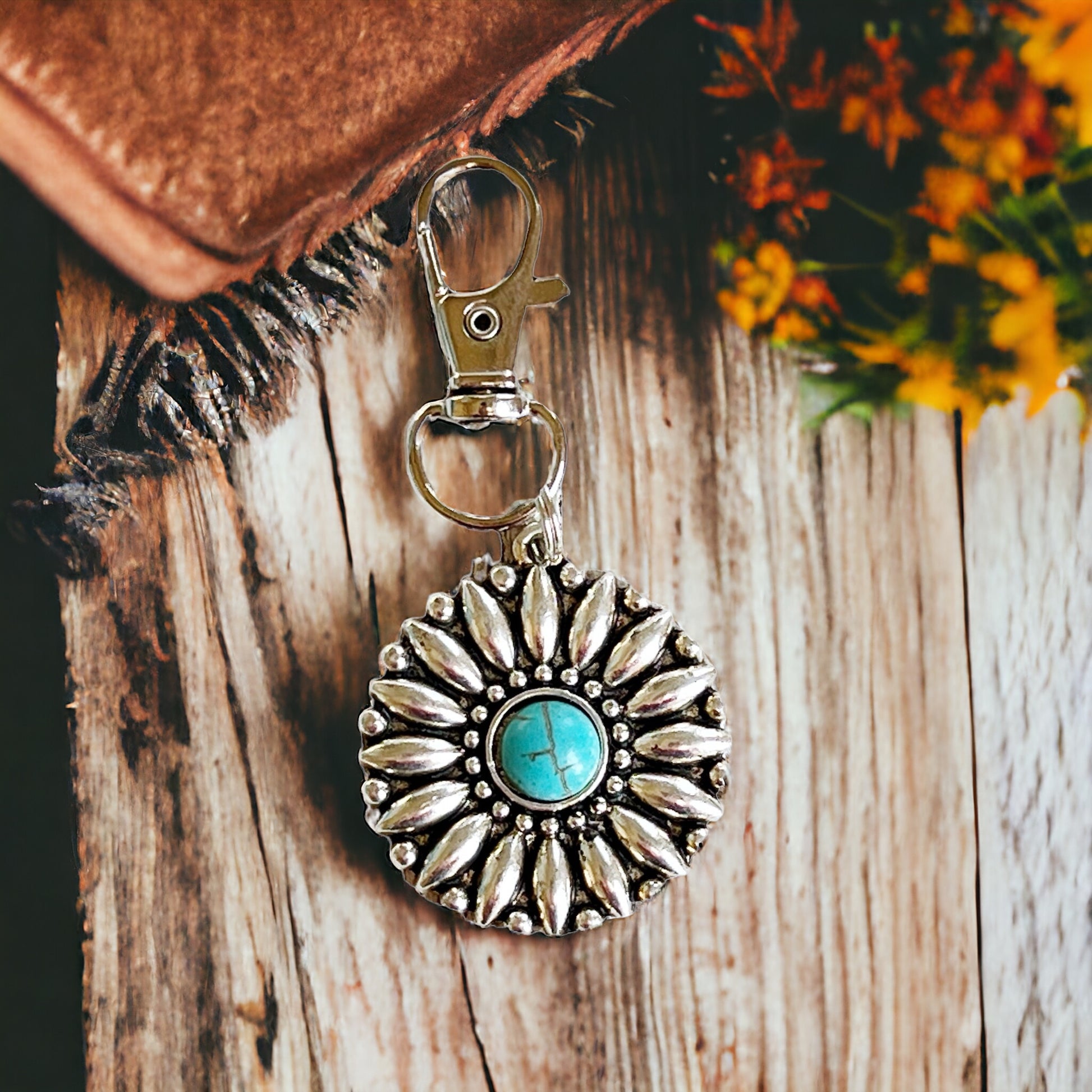 Western Turquoise Medallion Zipper Pull: Stylish Handbag Accent with Southwestern Flair