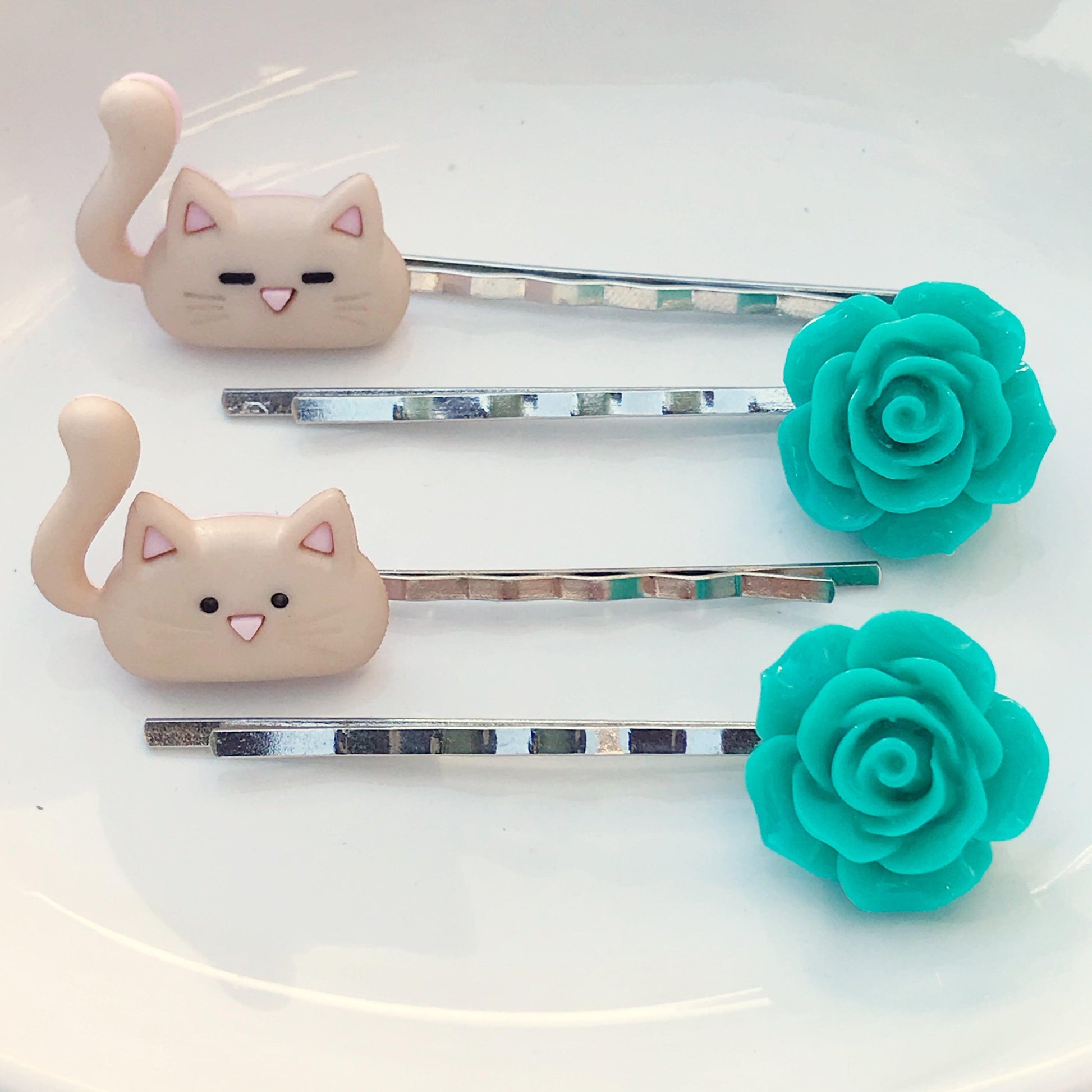 Tan Cats & Green Flower Hair Pin Set- Charming Accessories for Cat Lovers & Floral Enthusiasts