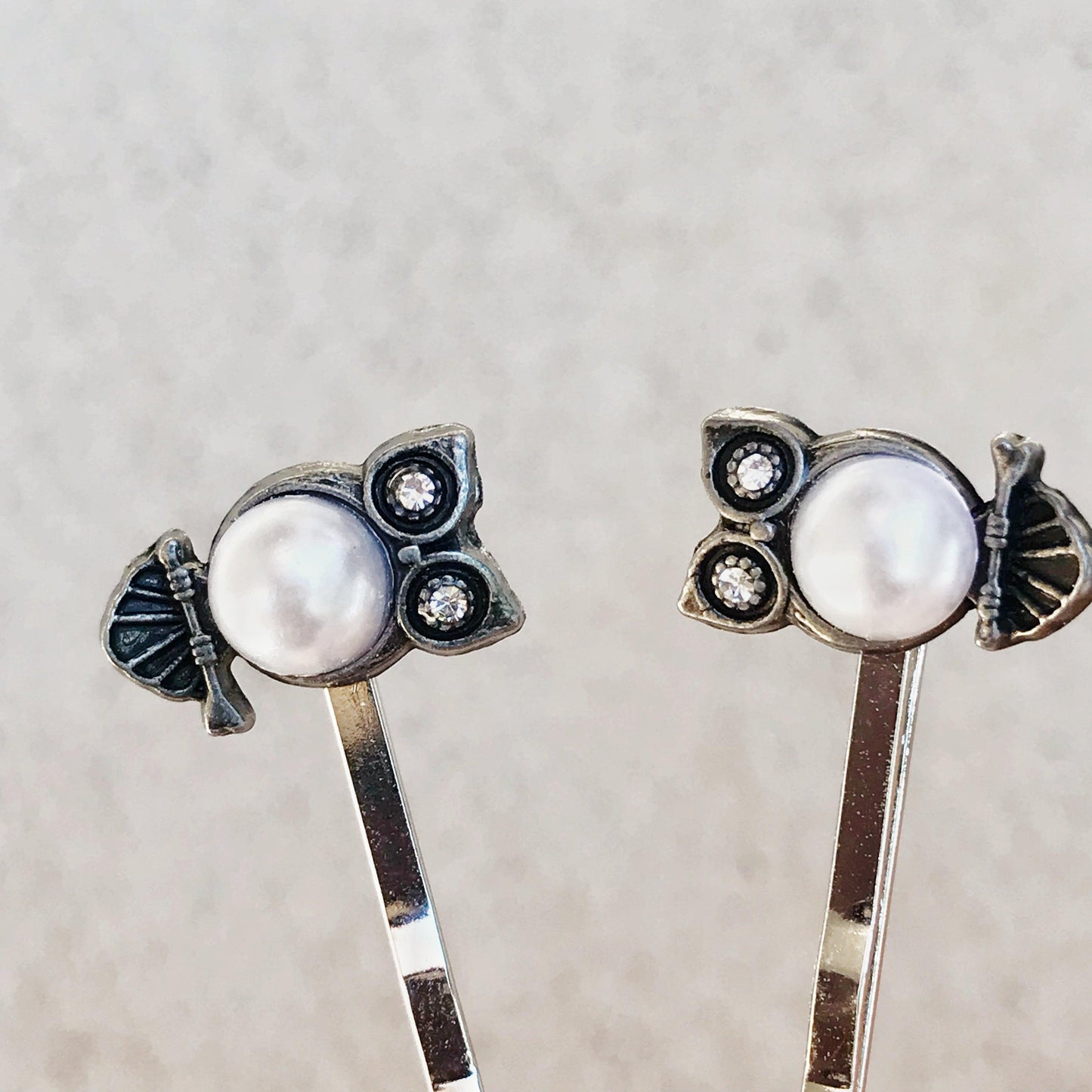 White Pearl Owl Bobby Pins: Sparkling Owl Accents for Unique Hairstyles