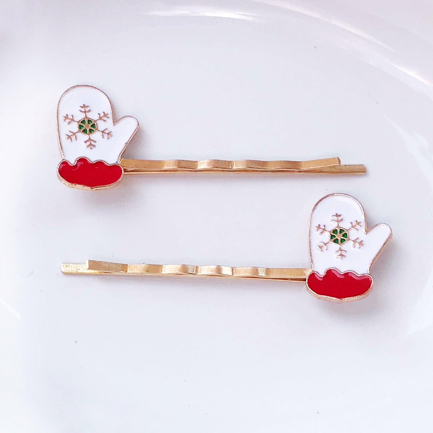 Winter Mittens Enamel Pins, Christmas Hair Clips, Christmas Bobby Pins, Cute Christmas Jewelry, Womens Barrettes, Christmas Gloves Hair Clip