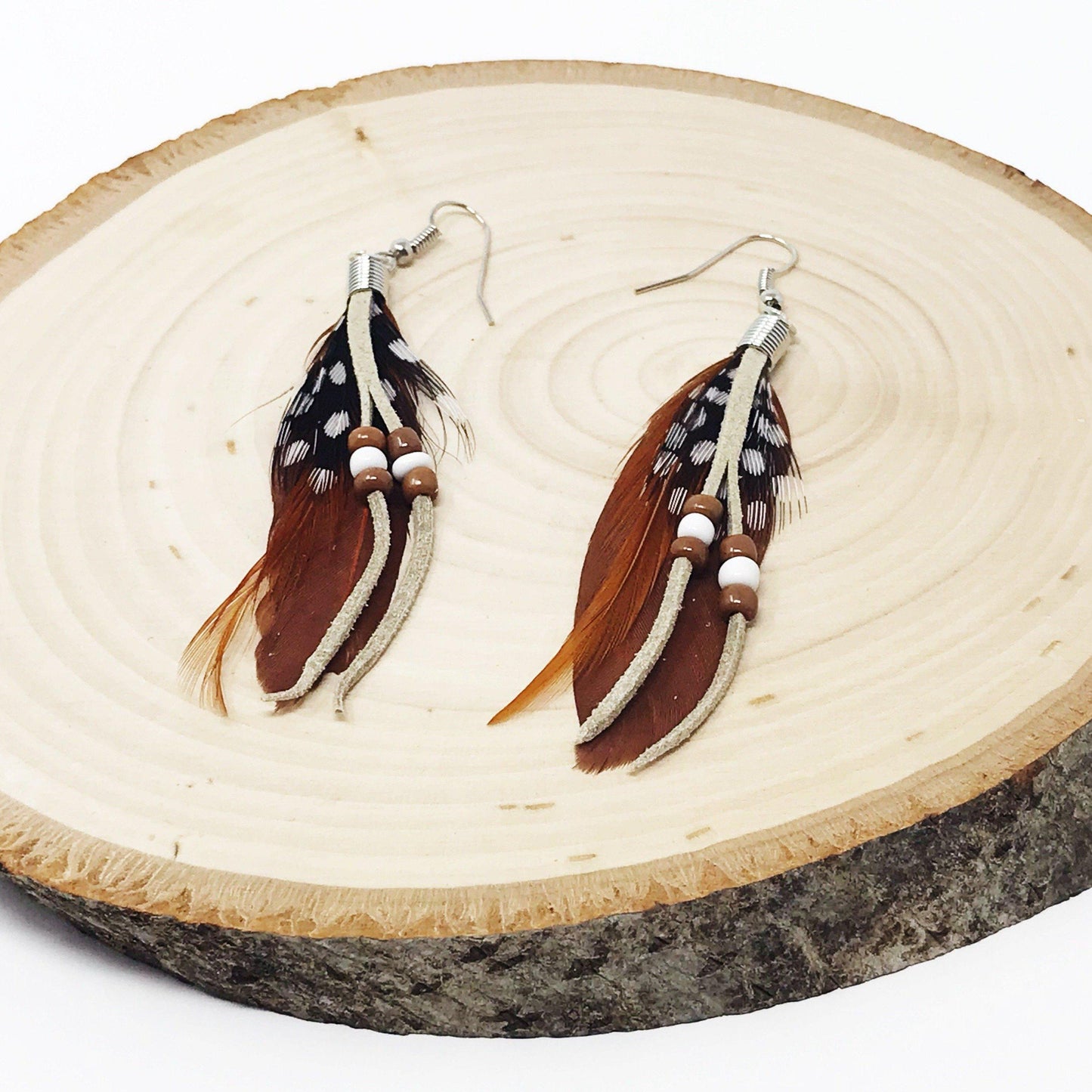 Brown Boho Feather Dangle Earrings with Suede Accents - Stylish Bohemian-Inspired Accessories