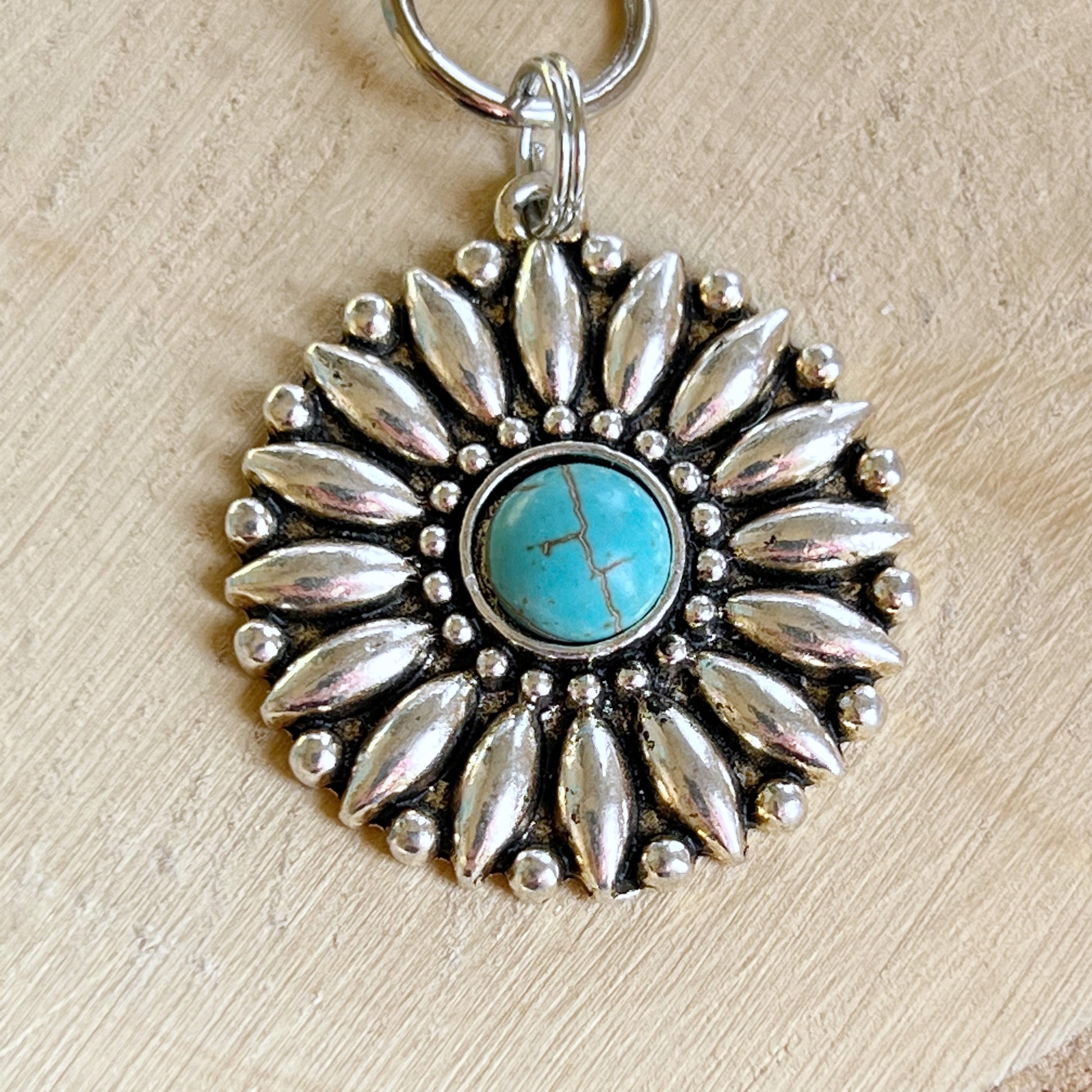 Western Turquoise Medallion Zipper Pull: Stylish Handbag Accent with Southwestern Flair