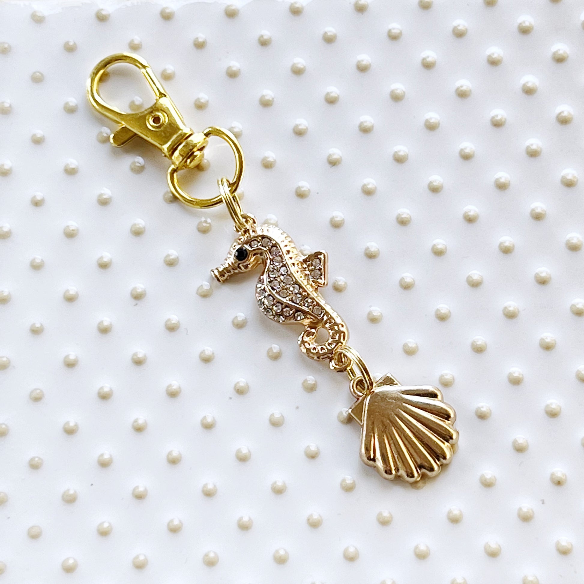 Seahorse Zipper Pull Keychain Purse Charm: Sparkling Rhinestones & Shells for Beachy Vibes