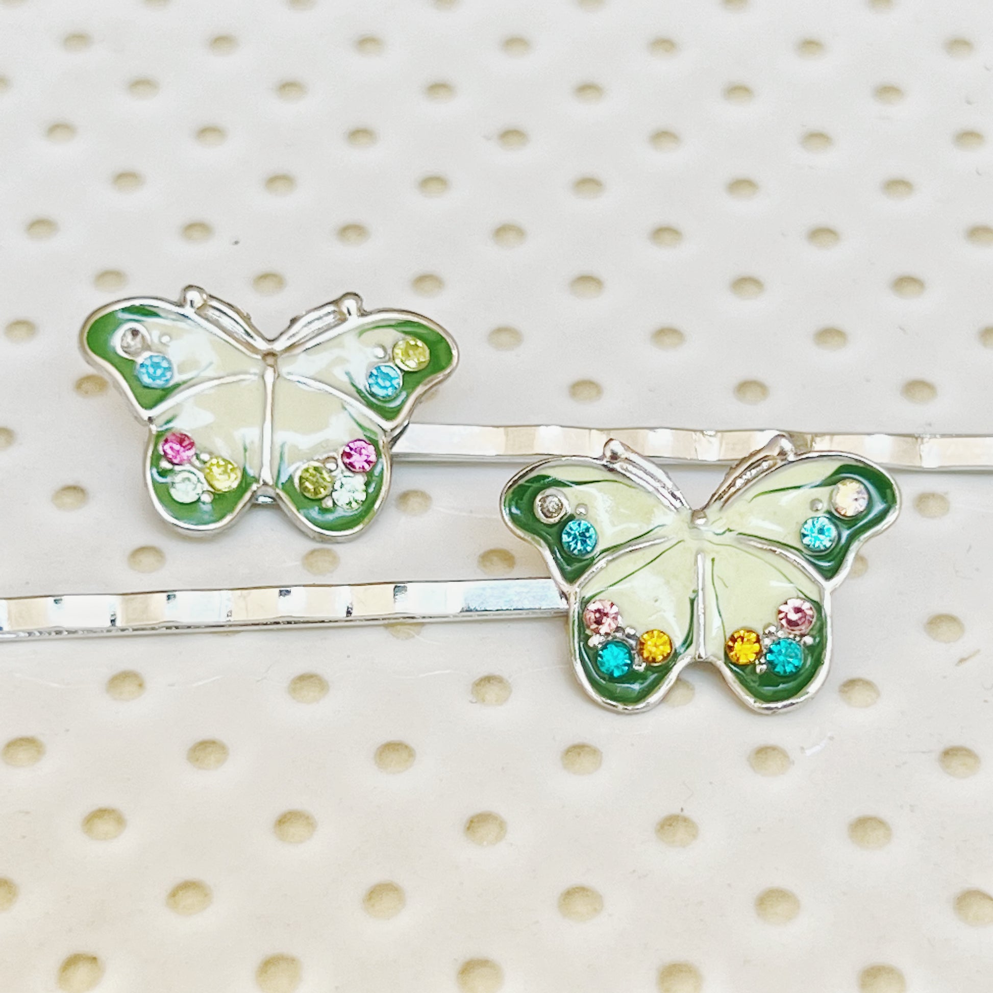Women’s Green Butterfly Hair Pins - Stunning Multi-Colored Rhinestone Accents for Glamorous Hairstyles