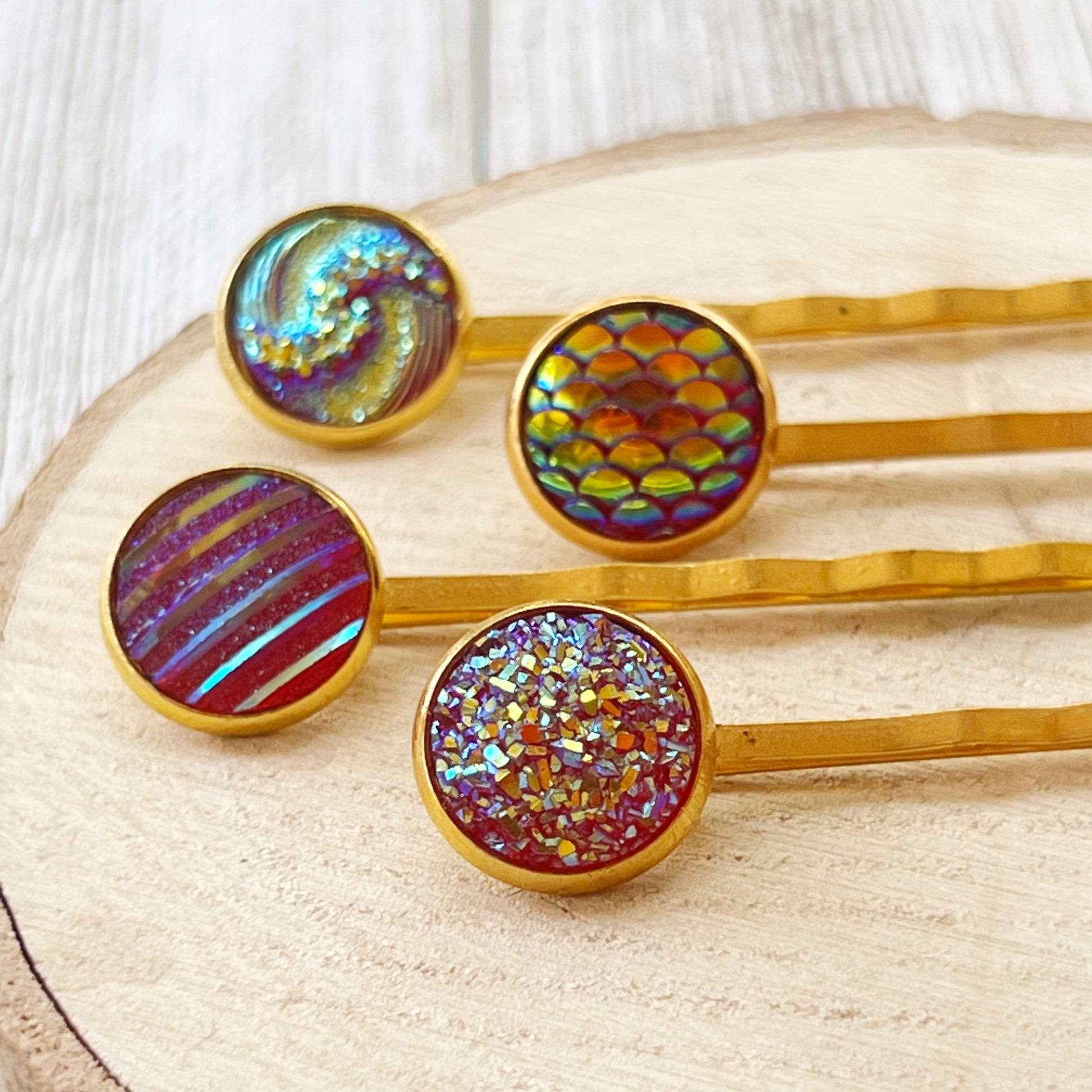 Set of 4 Gold Hair Pins: Textured Variety in Red Tones for Elegant Hairstyles