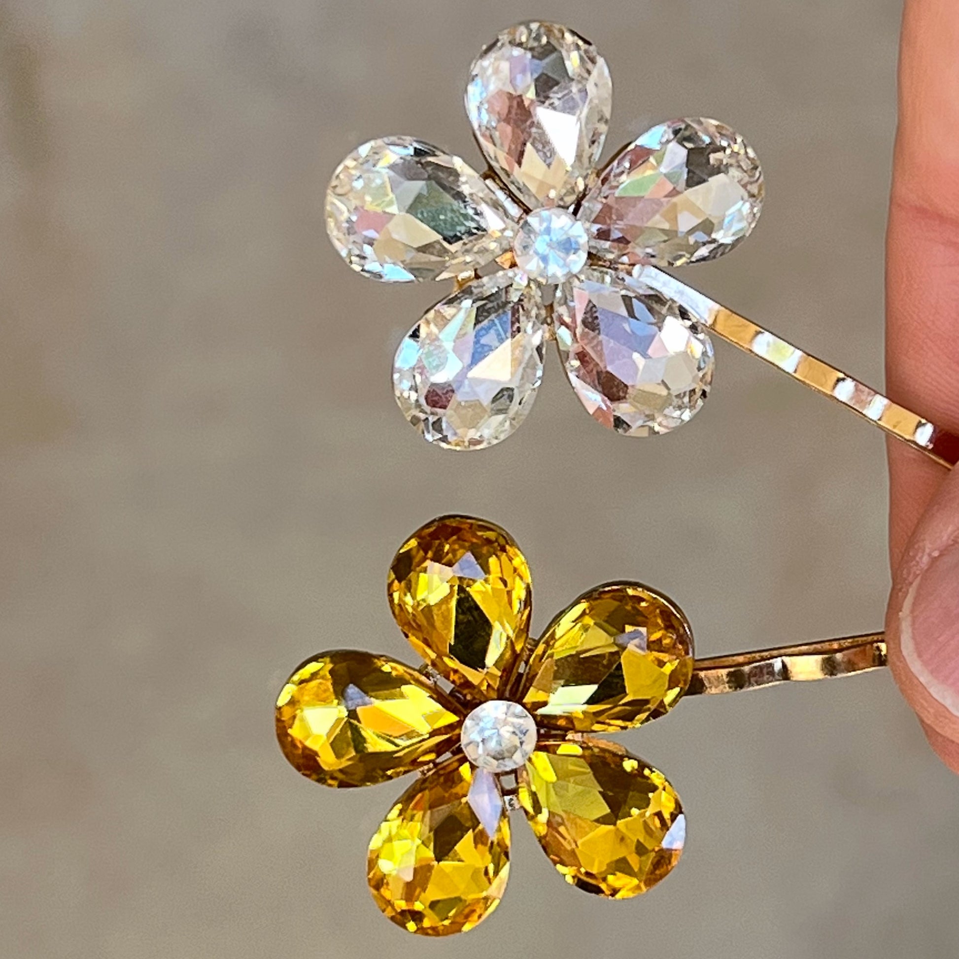 Yellow & Clear Rhinestone Flower Gold Bobby Pins: Stylish Accents for Glamorous Hairdos