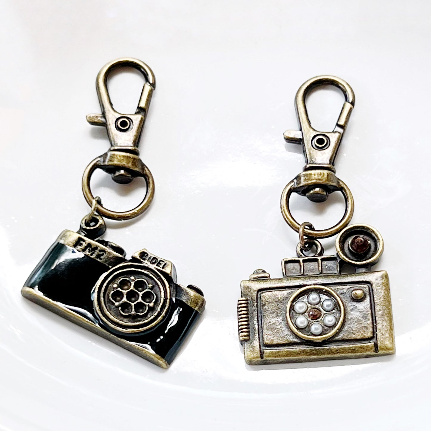 Camera Zipper Pull Keychain Purse Charms Set of 2 - Stylish Accessories for Photography Lovers