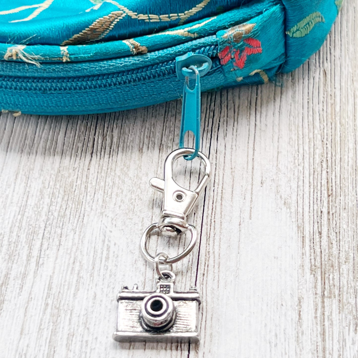 Camera Zipper Pull Keychain Purse Charms Set of 2 - Stylish Accessories for Photography Lovers