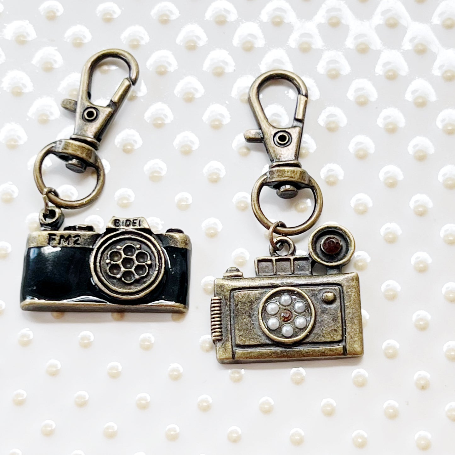 Camera Zipper Pull Keychain Purse Charms Set of 2 - Stylish Accessories for Photography Lovers