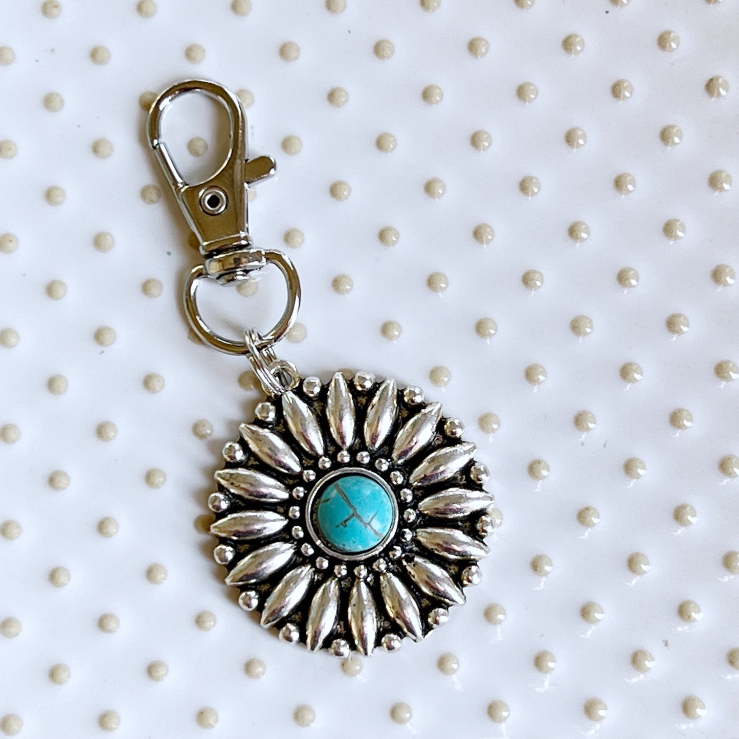 Western Turquoise Medallion Zipper Pull: Stylish Handbag Accent with Southwestern Flair