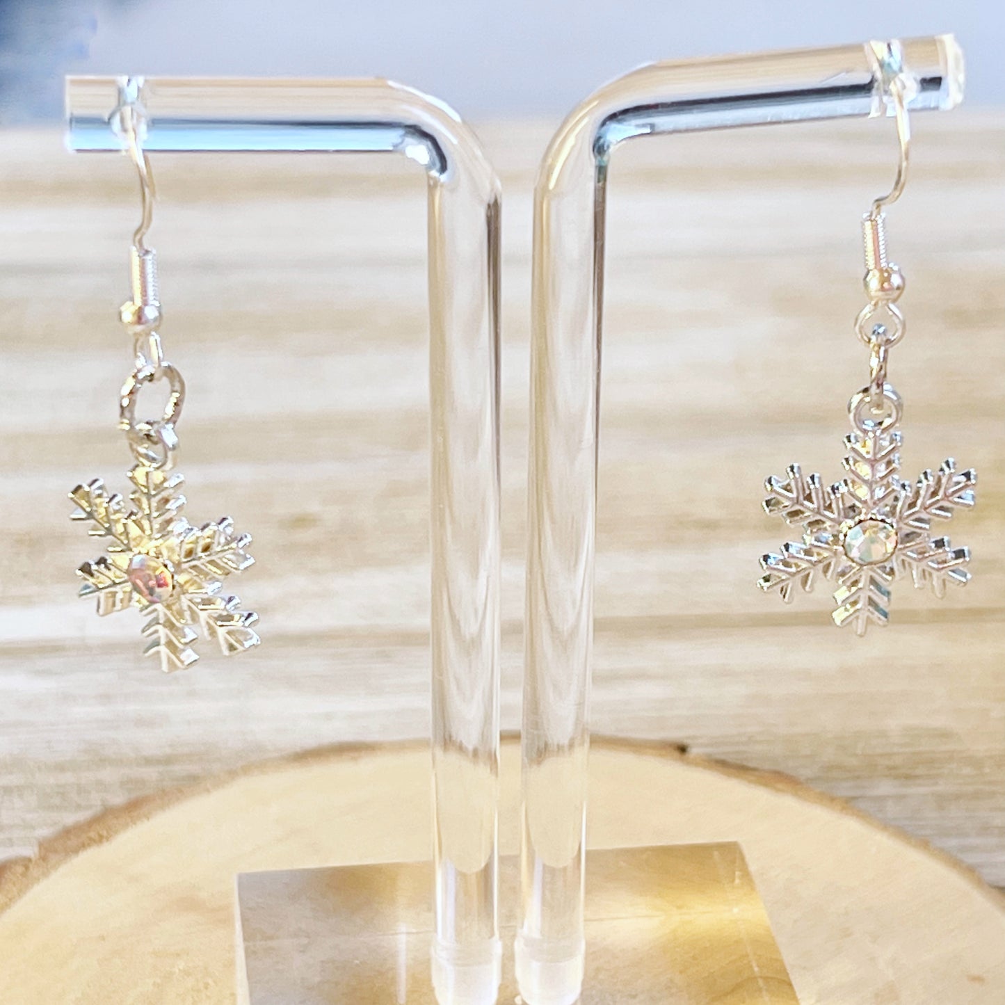 Silver Snowflake Dangle Earrings: Sparkling Rhinestone Accents for Winter Charm