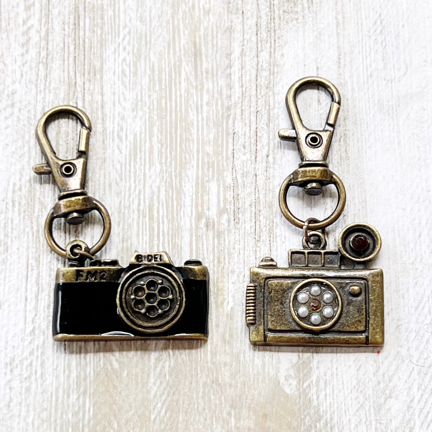 Camera Zipper Pull Keychain Purse Charms Set of 2 - Stylish Accessories for Photography Lovers