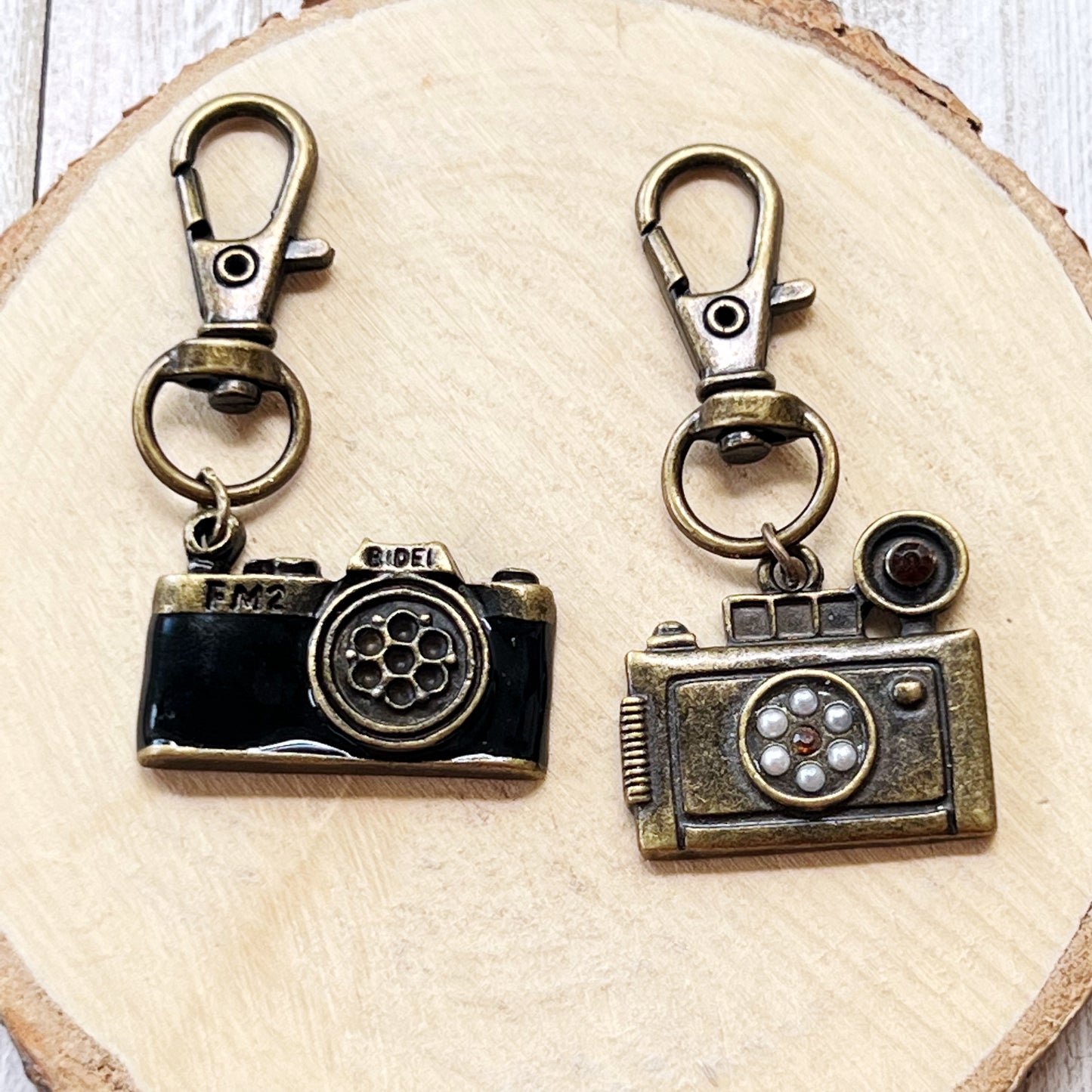 Camera Zipper Pull Keychain Purse Charms Set of 2 - Stylish Accessories for Photography Lovers