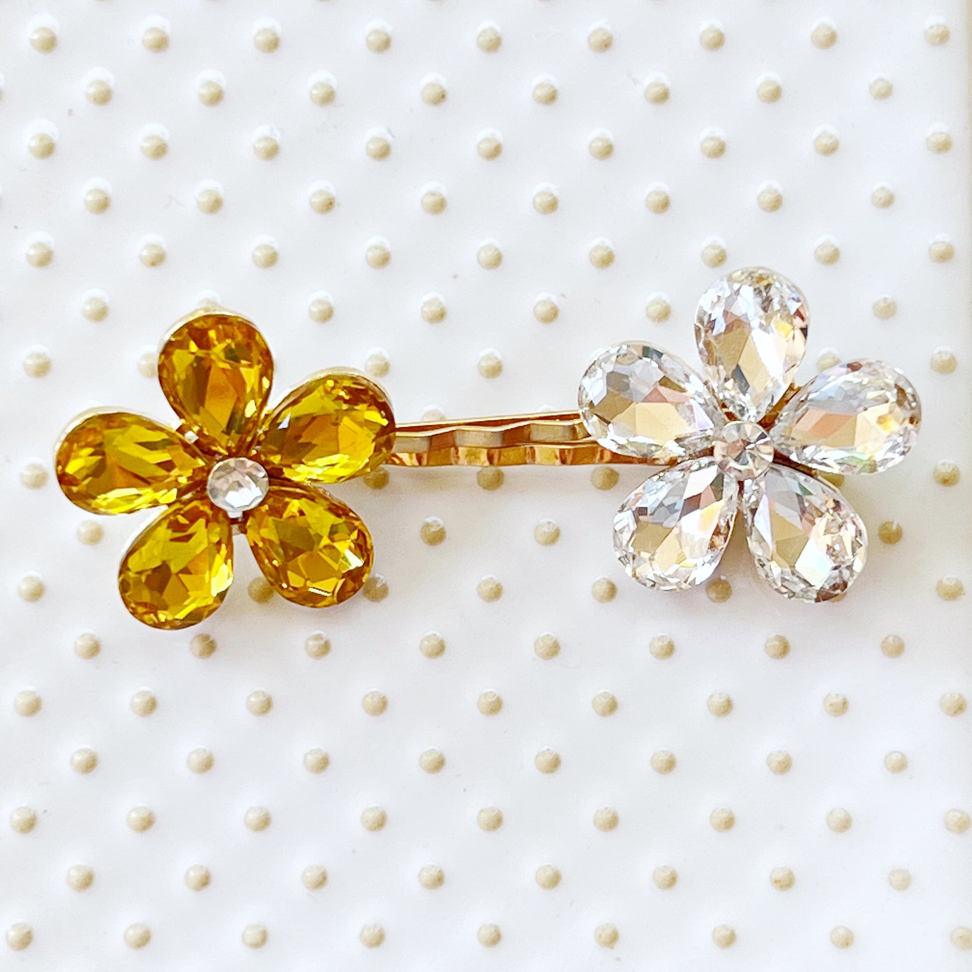 Yellow & Clear Rhinestone Flower Gold Bobby Pins: Stylish Accents for Glamorous Hairdos