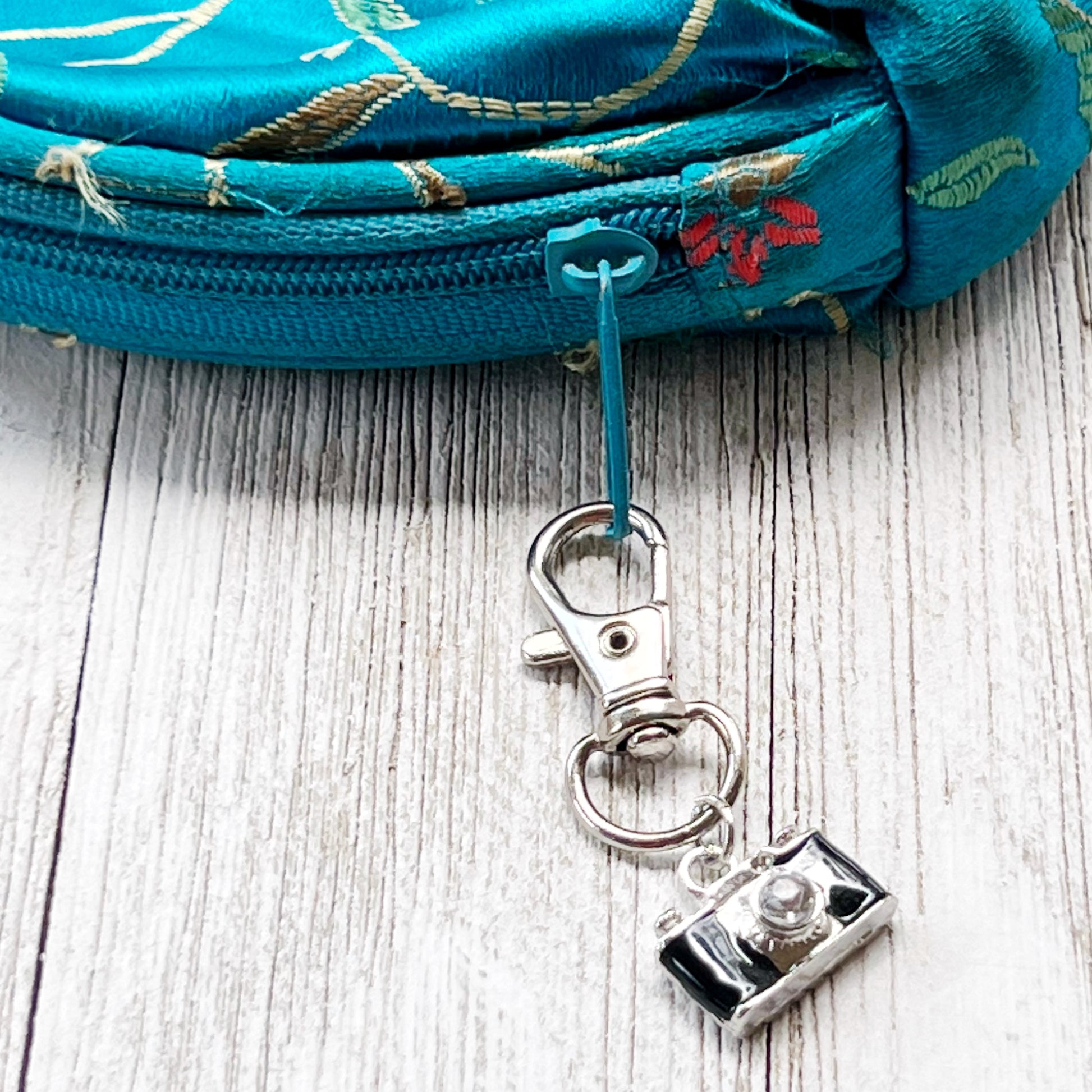 Camera Zipper Pull Keychain Purse Charms Set of 2 - Stylish Accessories for Photography Lovers