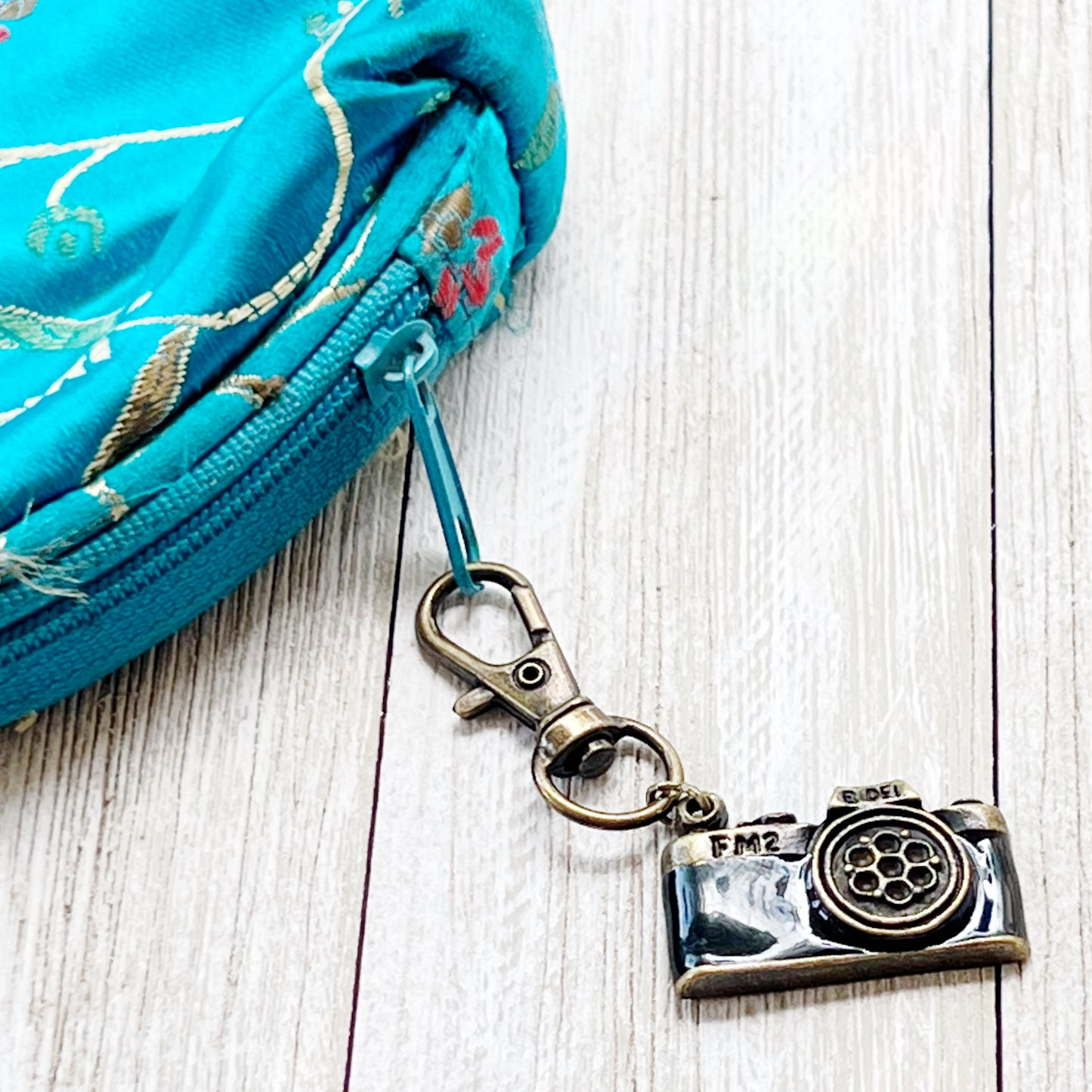 Camera Zipper Pull Keychain Purse Charms Set of 2 - Stylish Accessories for Photography Lovers