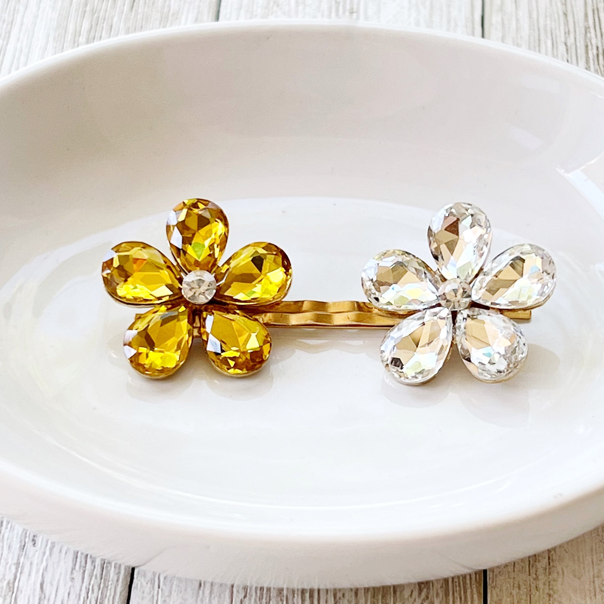 Yellow & Clear Rhinestone Flower Gold Bobby Pins: Stylish Accents for Glamorous Hairdos