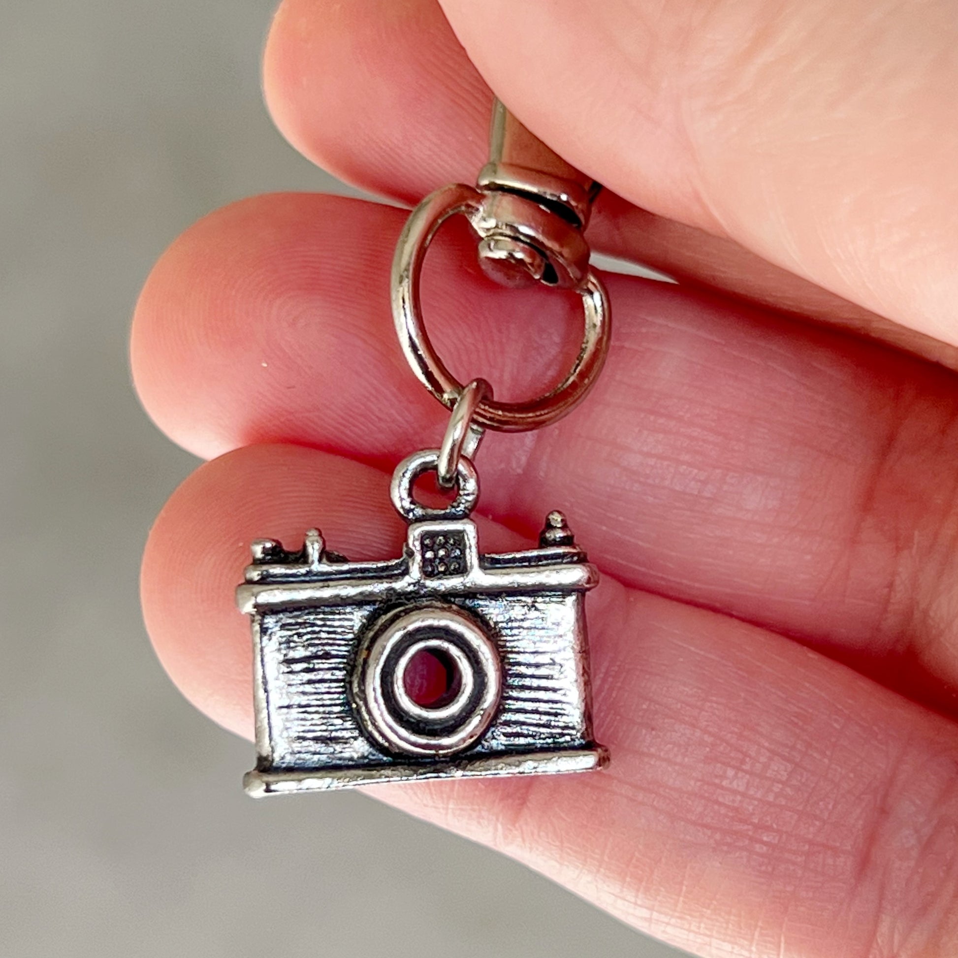 Camera Zipper Pull Keychain Purse Charms Set of 2 - Stylish Accessories for Photography Lovers