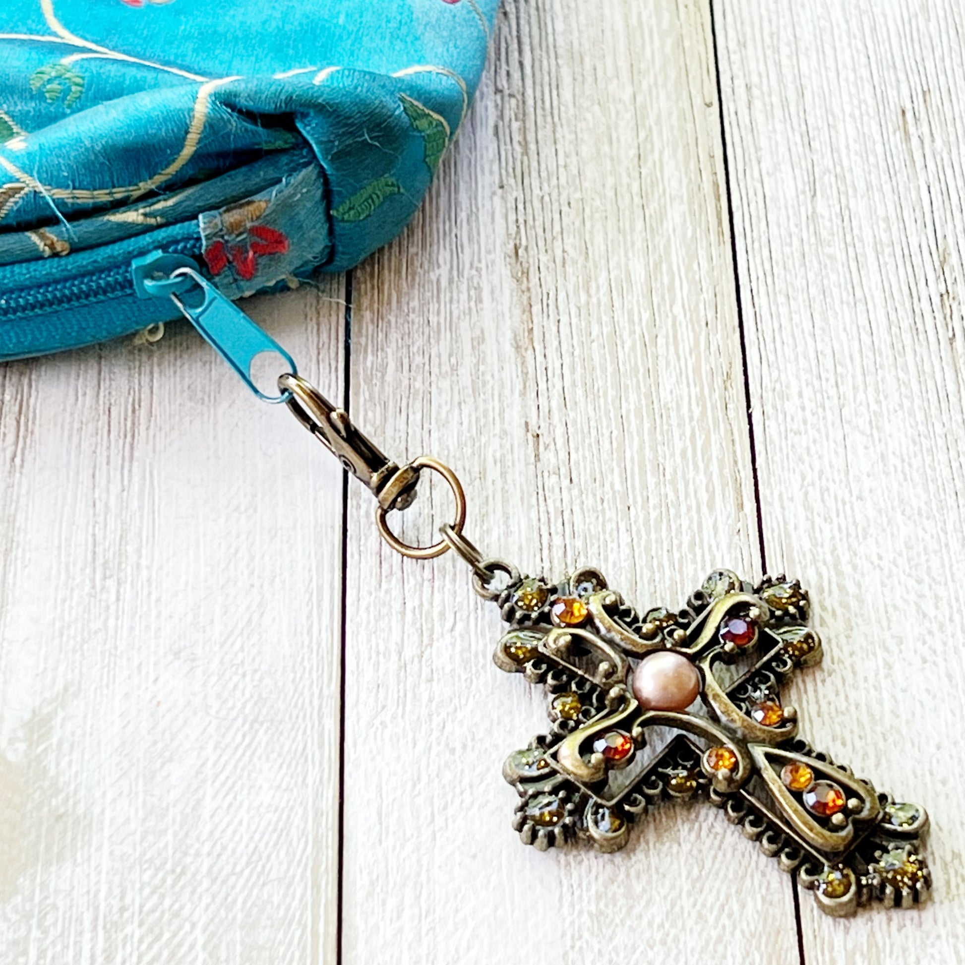 Ornate Western Brass Cross Rhinestone Handbag Charm - Stylish Elegant Accessory