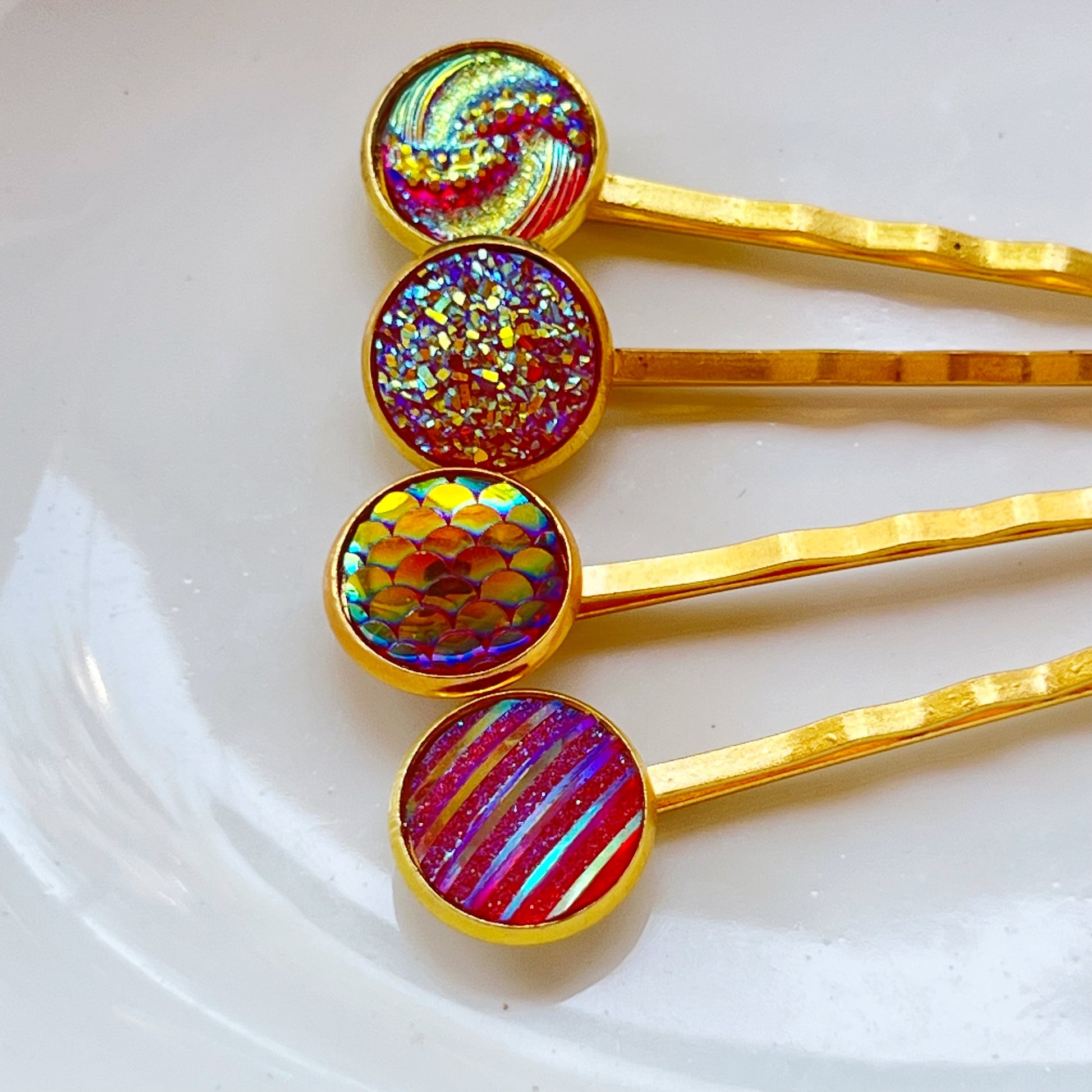 Set of 4 Gold Hair Pins: Textured Variety in Red Tones for Elegant Hairstyles