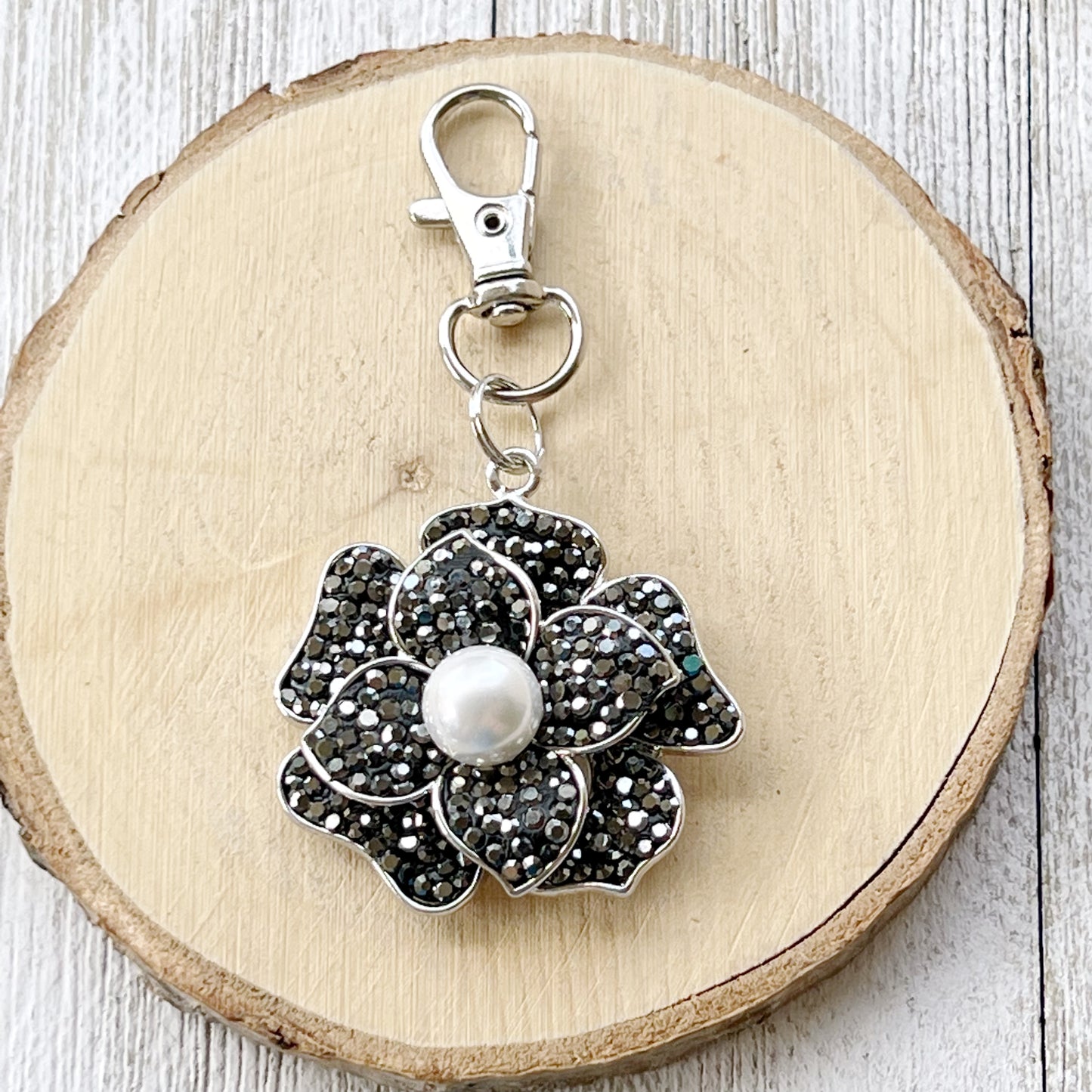 Flower Purse Charm with Rhinestones & Pearl: Elegant Accessory for Your Bag