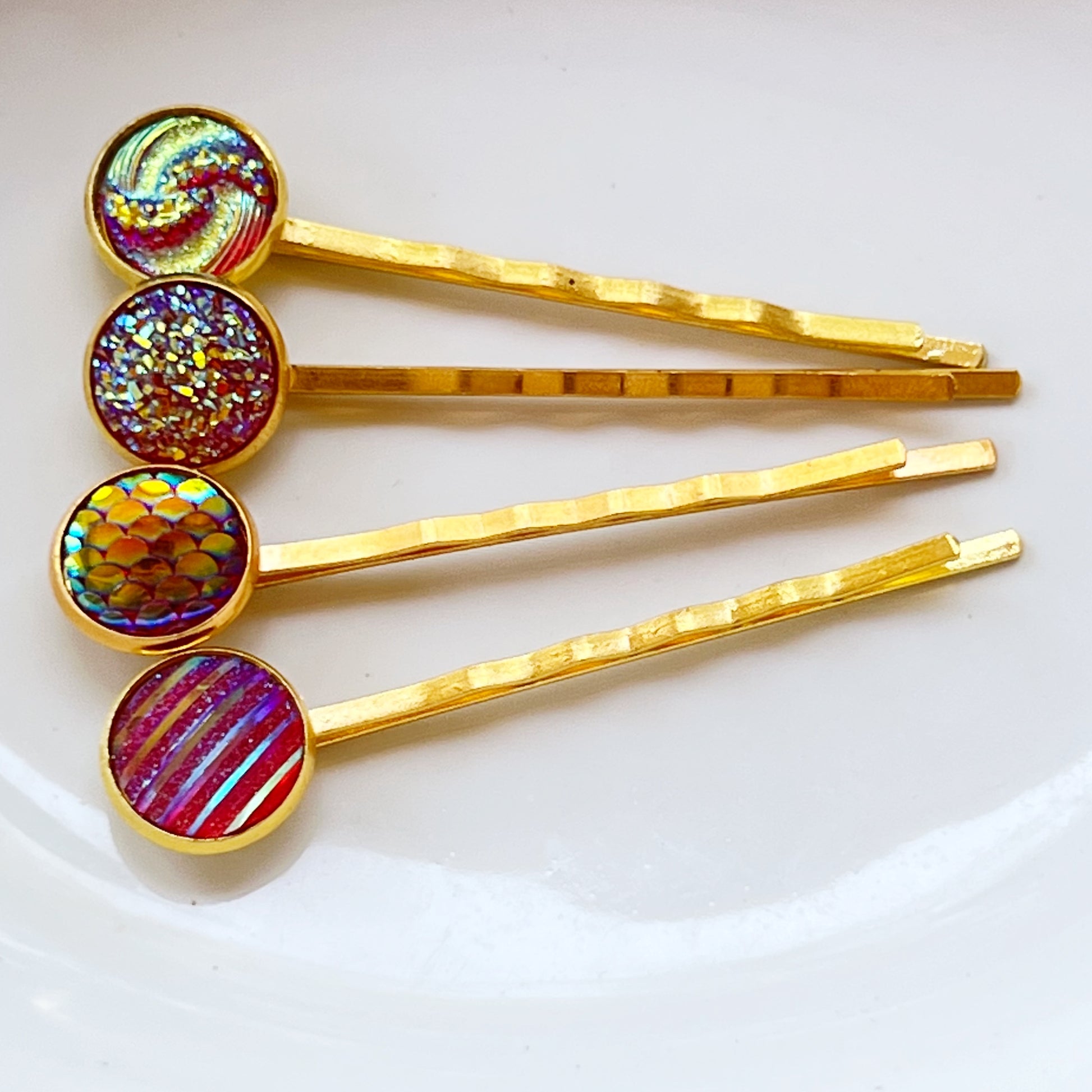 Set of 4 Gold Hair Pins: Textured Variety in Red Tones for Elegant Hairstyles