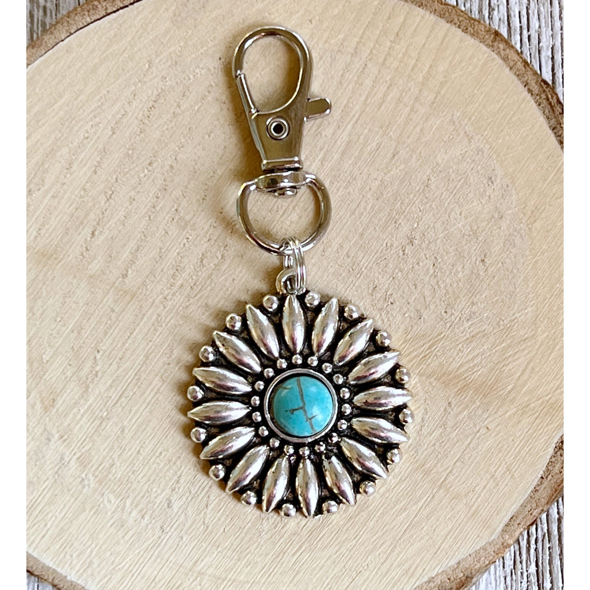 Western Turquoise Medallion Zipper Pull: Stylish Handbag Accent with Southwestern Flair