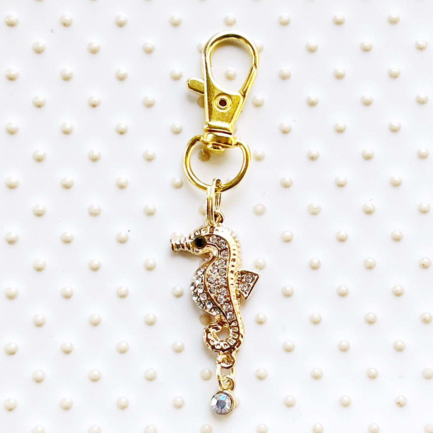 Seahorse Zipper Pull Keychain Purse Charm: Sparkling Rhinestones for Beachy Vibes