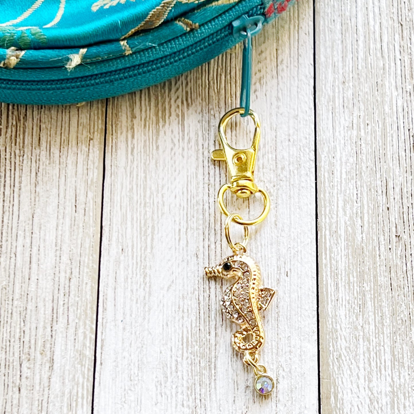 Seahorse Zipper Pull Keychain Purse Charm: Sparkling Rhinestones for Beachy Vibes