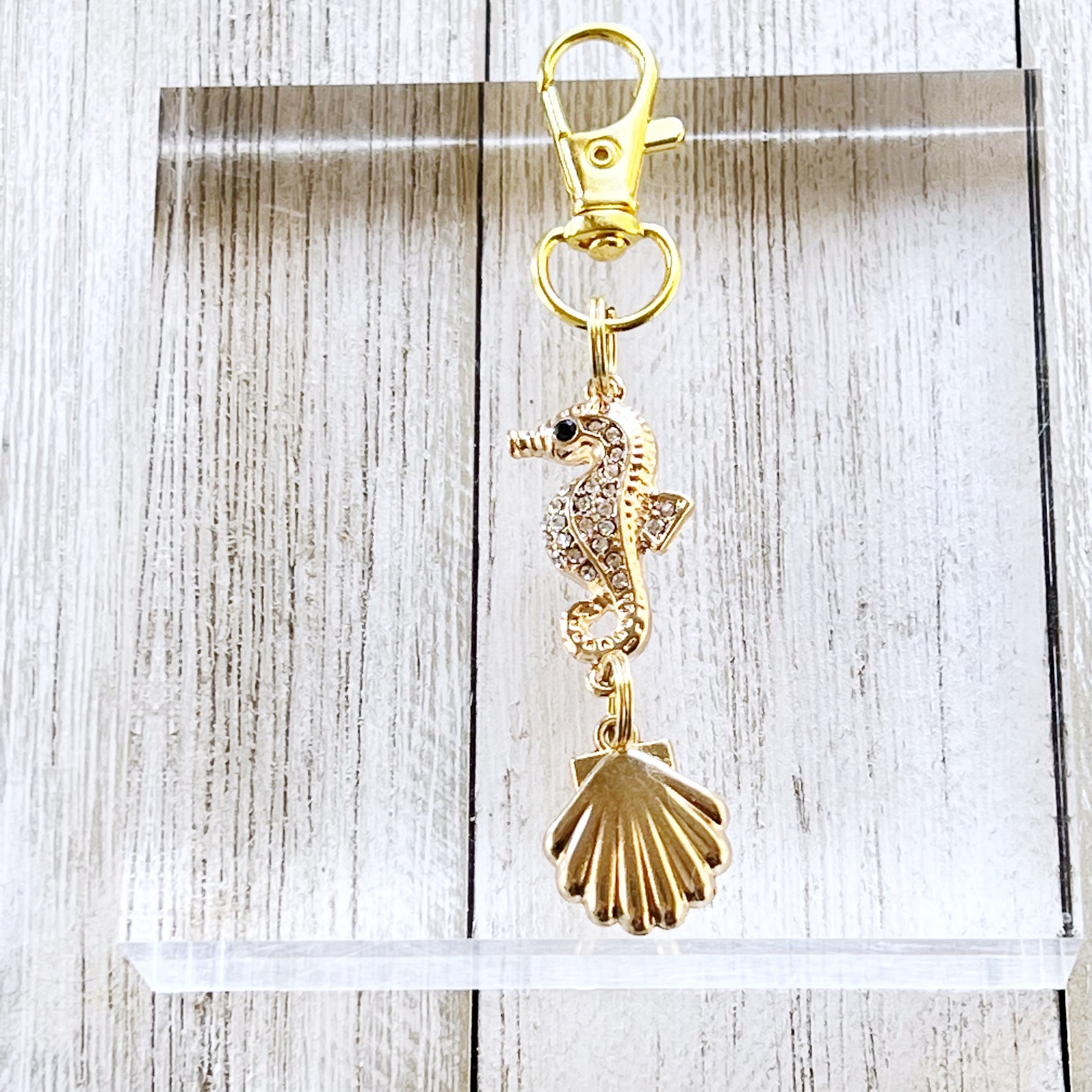 Seahorse Zipper Pull Keychain Purse Charm: Sparkling Rhinestones & Shells for Beachy Vibes